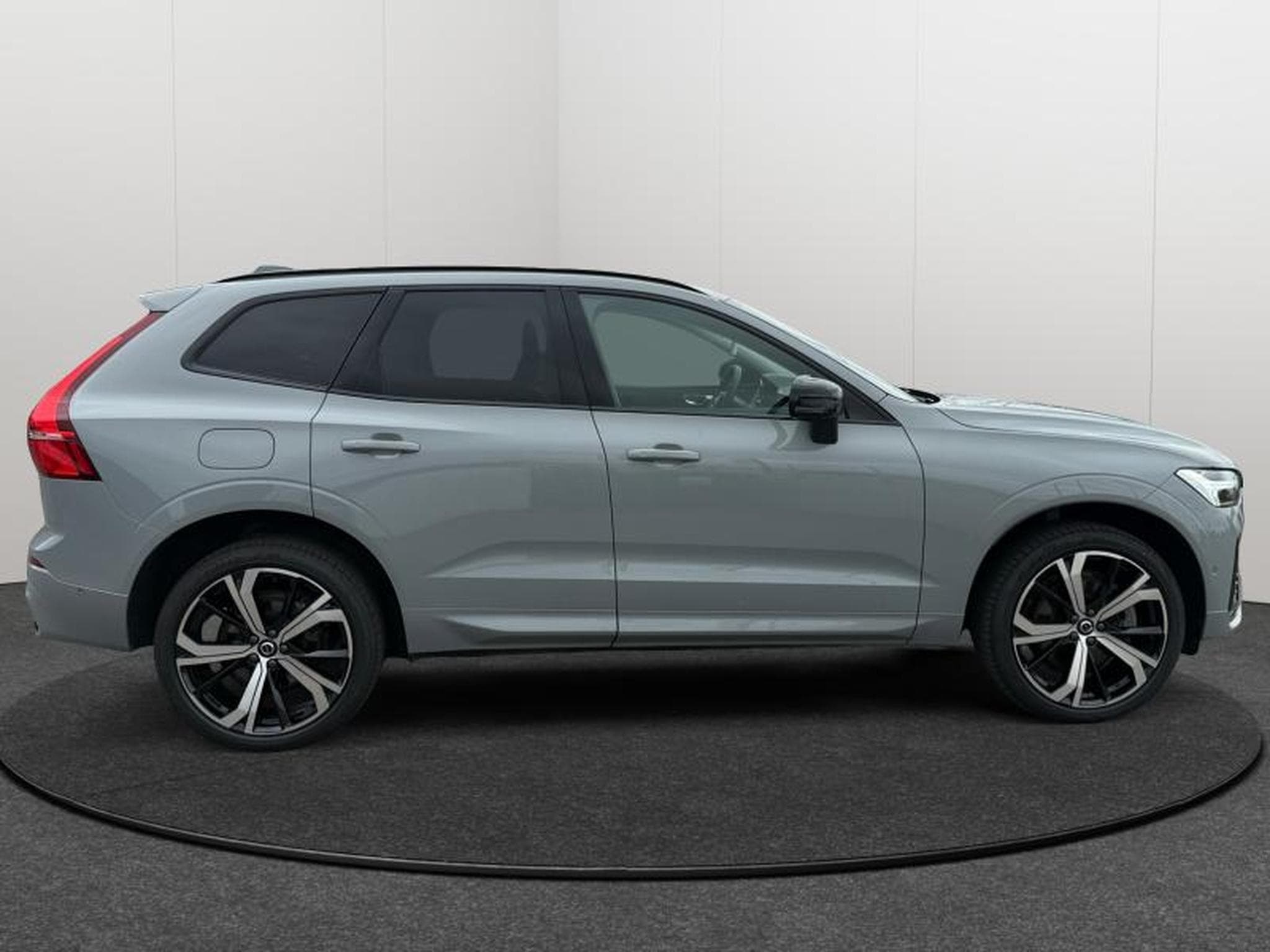 Volvo XC60 B5 AWD Ultra Dark / Essence (2025) - Photo 7