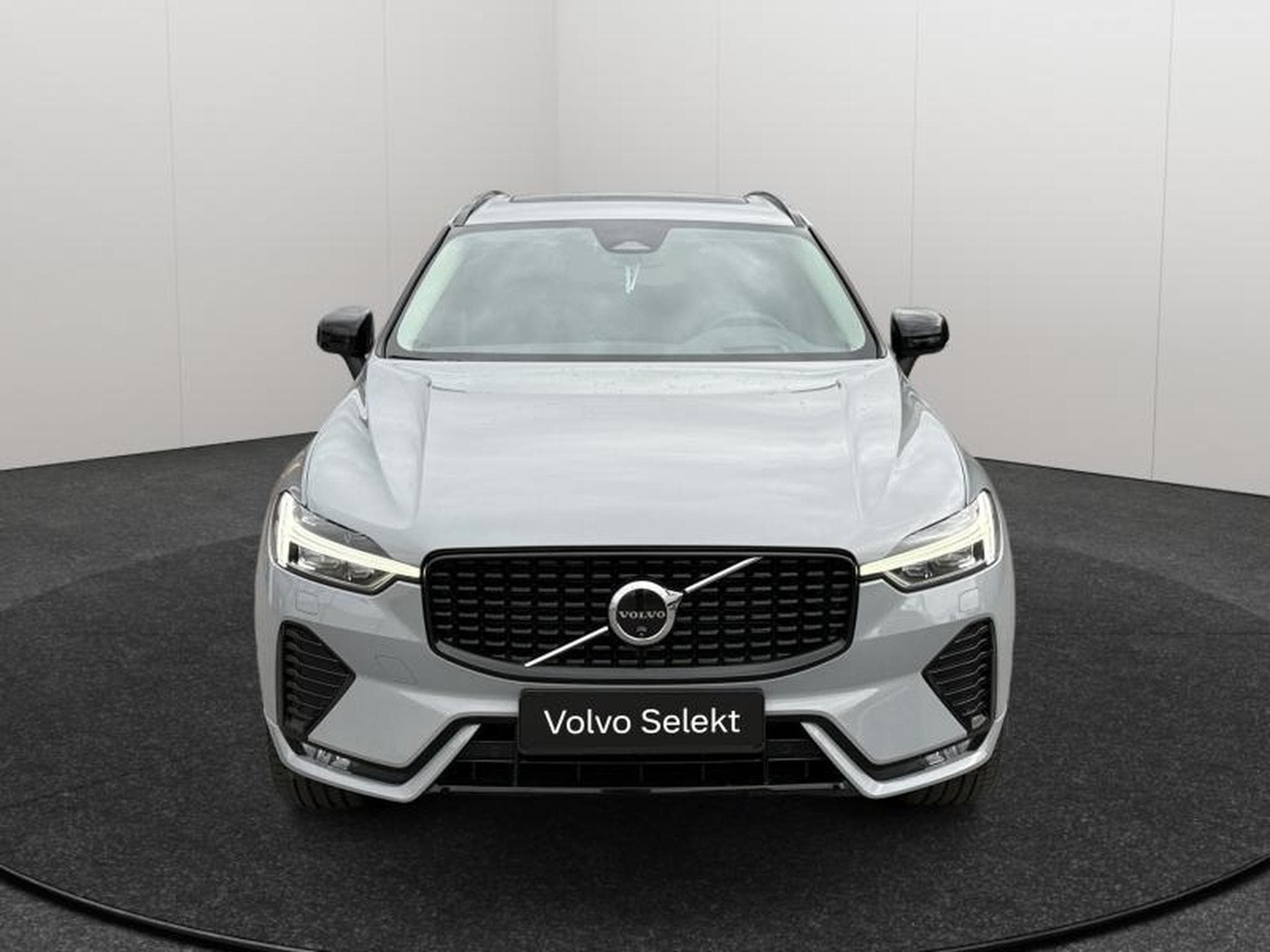 Volvo XC60 B5 AWD Ultra Dark / Essence (2025) - Photo 9