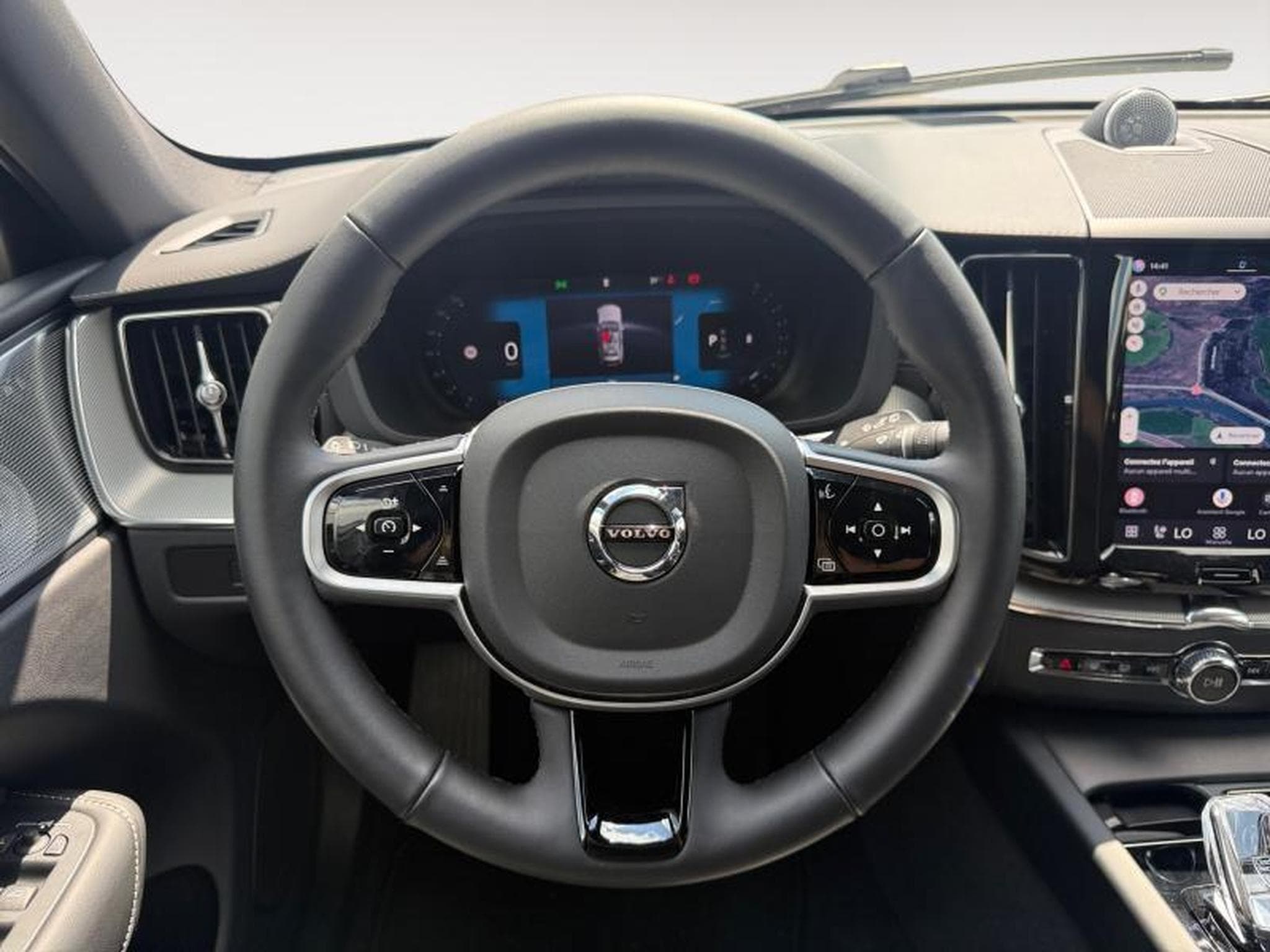 Volvo XC60 B5 AWD Ultra Dark / Essence (2025) - Photo 12