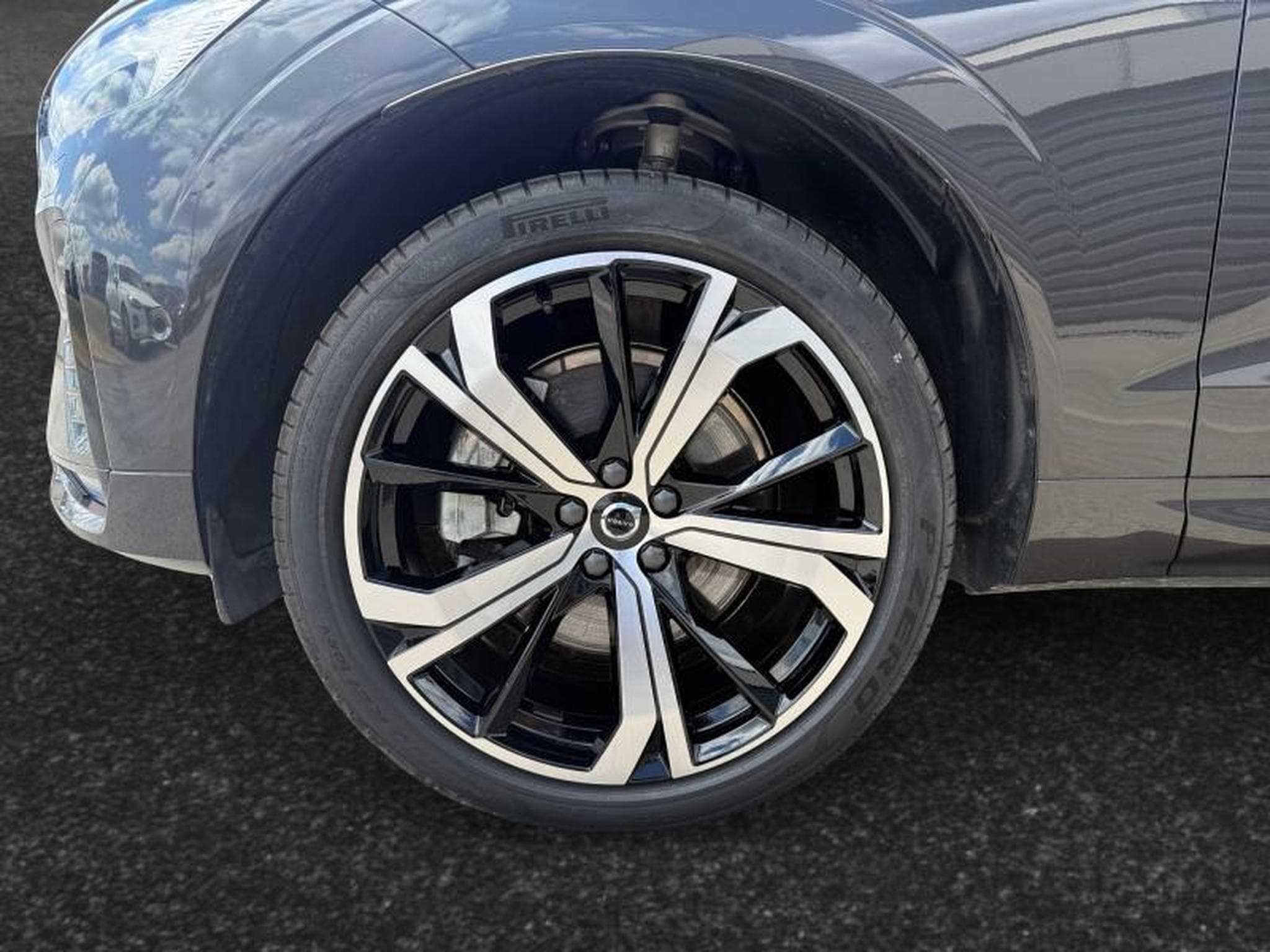 Volvo XC60 B5 AWD Ultra Dark / Essence (2025) - Photo 14