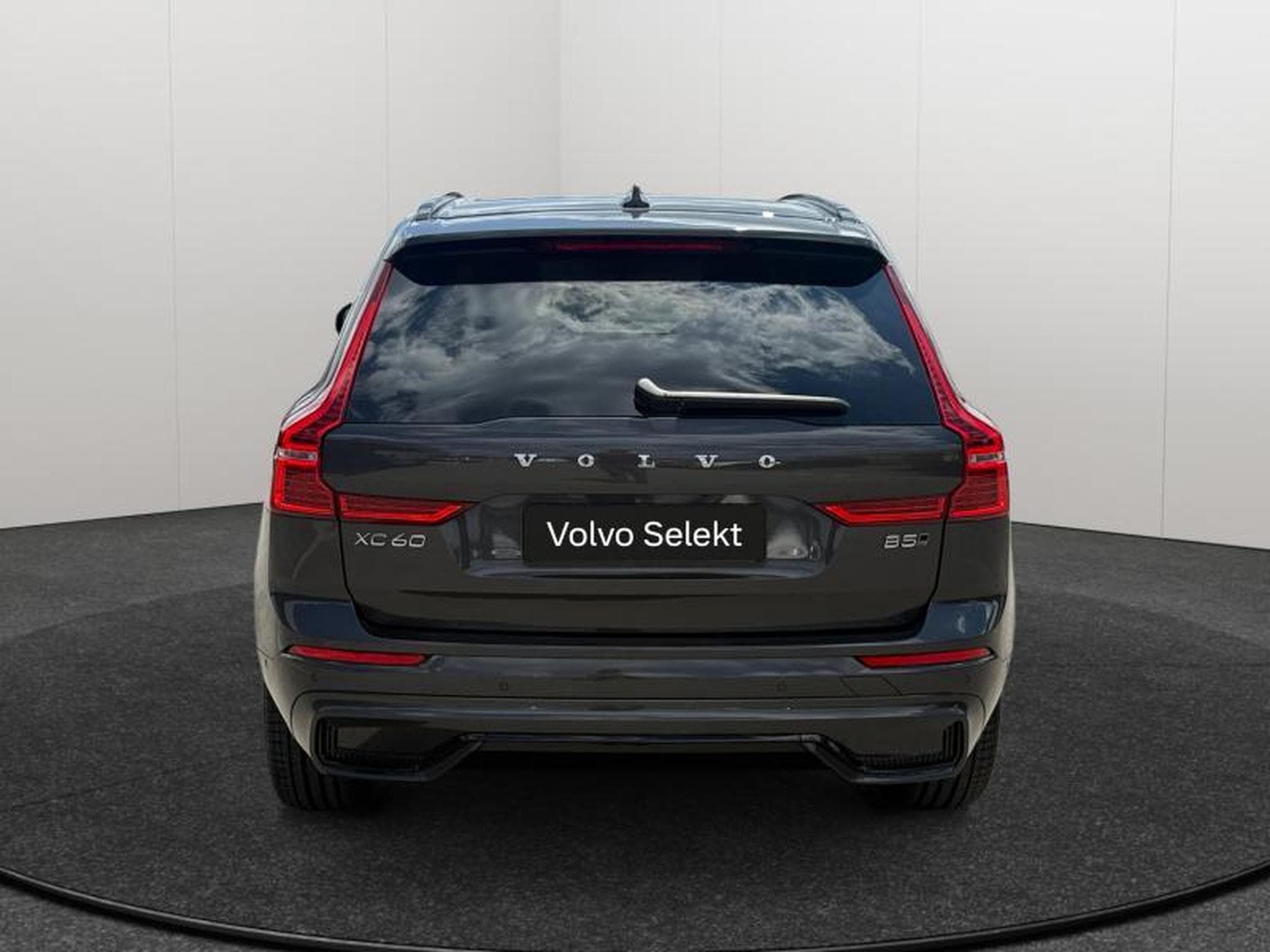 Volvo XC60 B5 AWD Ultra Dark / Essence (2025) - Photo 6