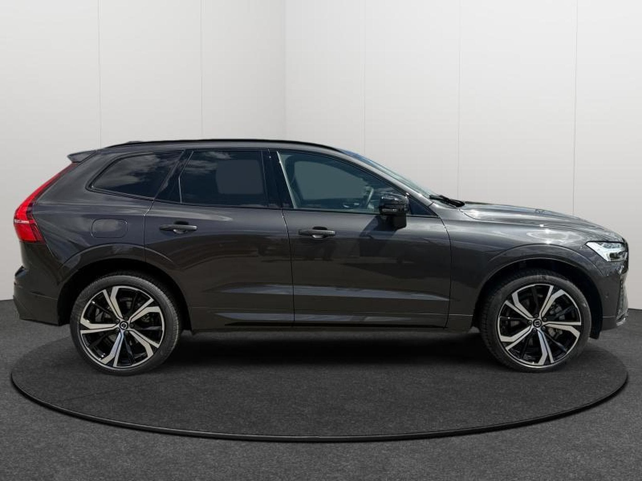 Volvo XC60 B5 AWD Ultra Dark / Essence (2025) - Photo 7