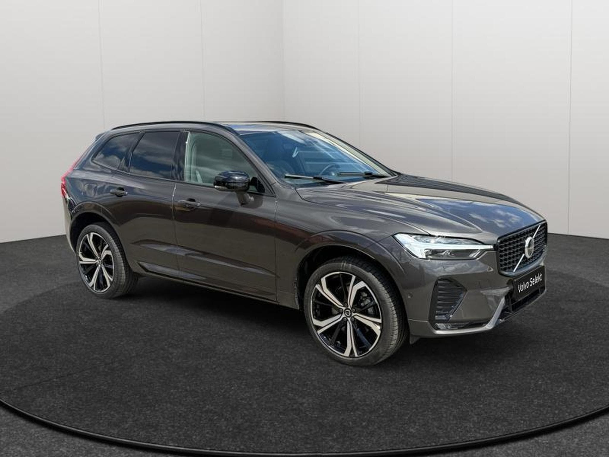 Volvo XC60 B5 AWD Ultra Dark / Essence (2025) - Photo 8