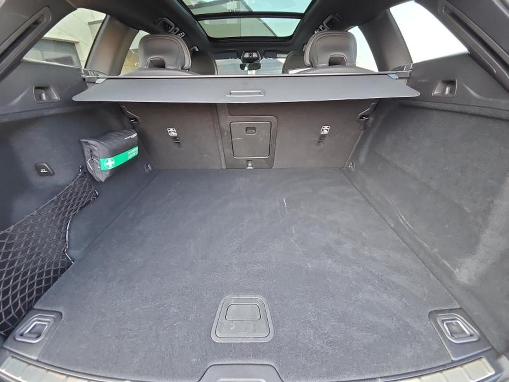 Volvo XC60 B5 AWD Ultra Dark / Essence (2025) - Photo 19