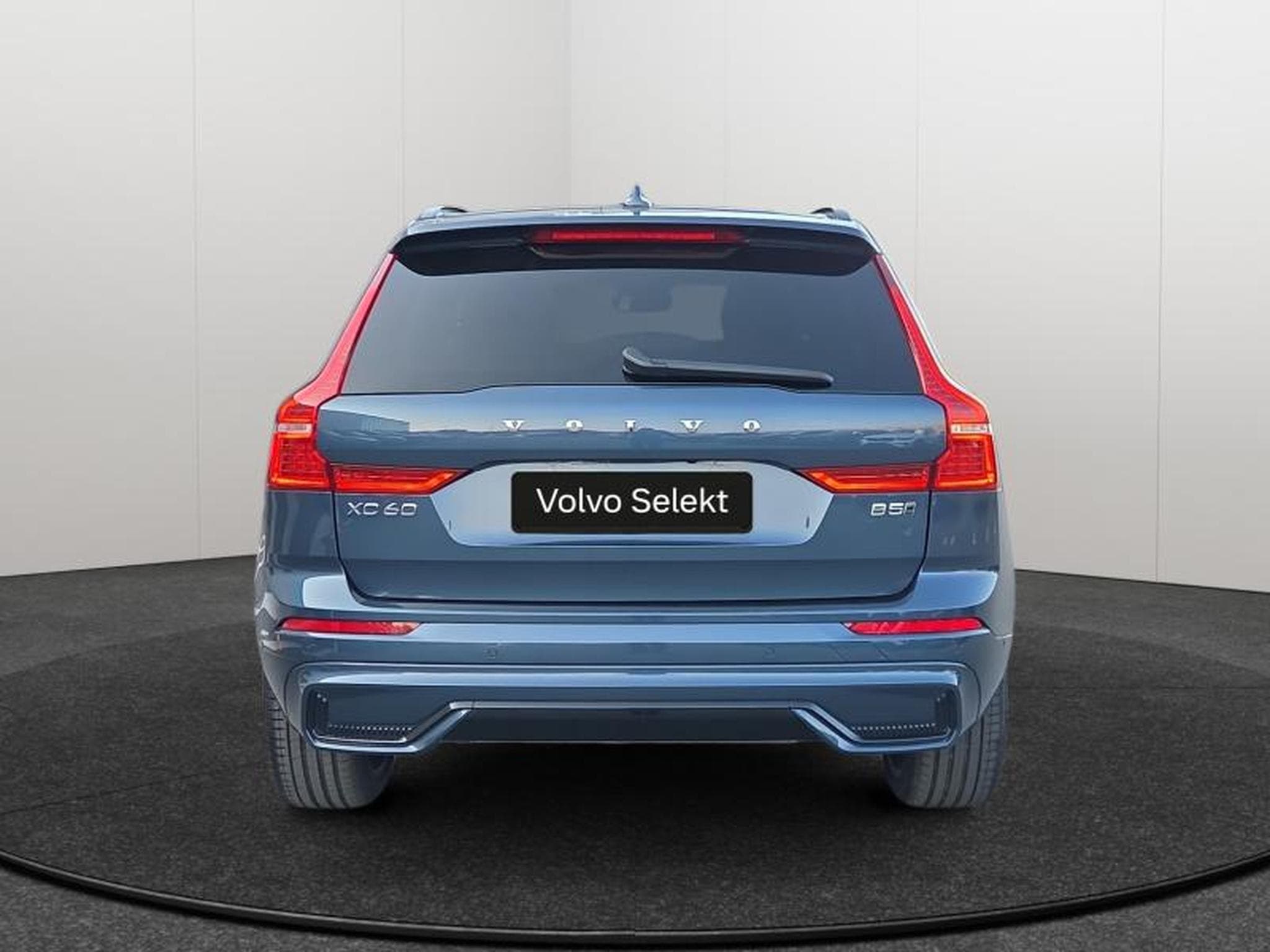Volvo XC60 B5 AWD Ultra Dark / Essence (2025) - Photo 6
