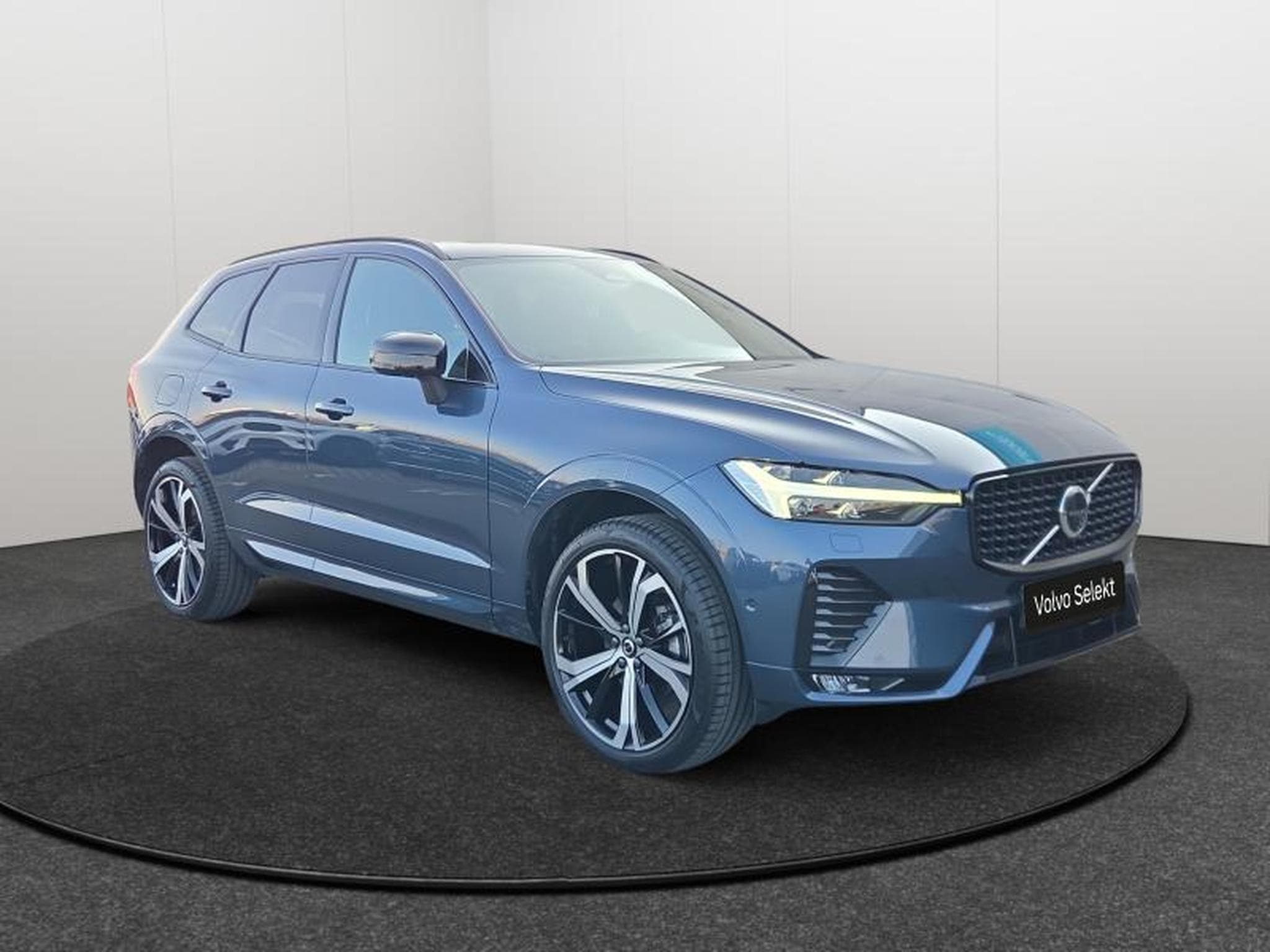 Volvo XC60 B5 AWD Ultra Dark / Essence (2025) - Photo 8
