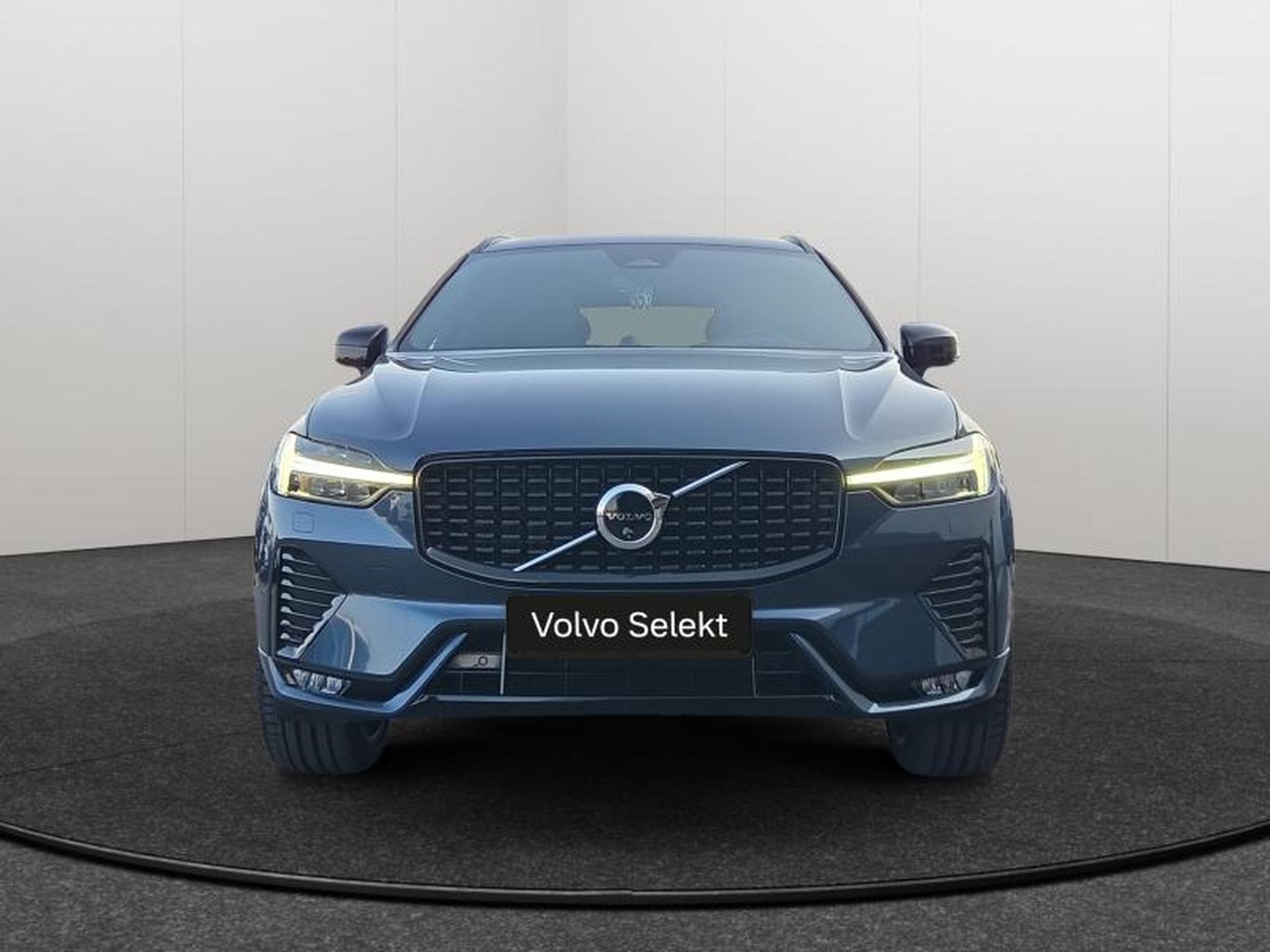 Volvo XC60 B5 AWD Ultra Dark / Essence (2025) - Photo 9