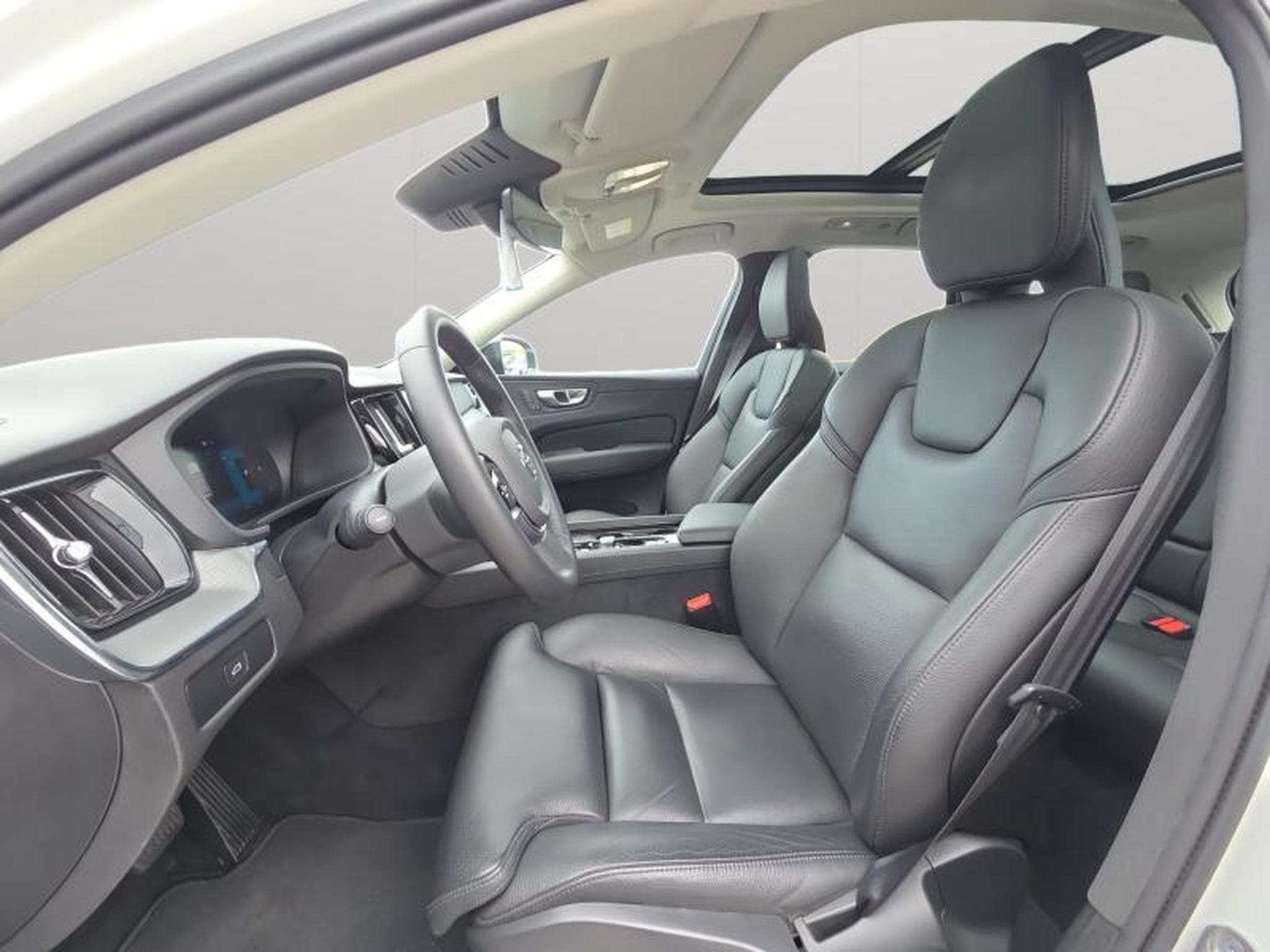 Volvo XC60 B4 Plus Dark / Essence (2023) - Photo 10
