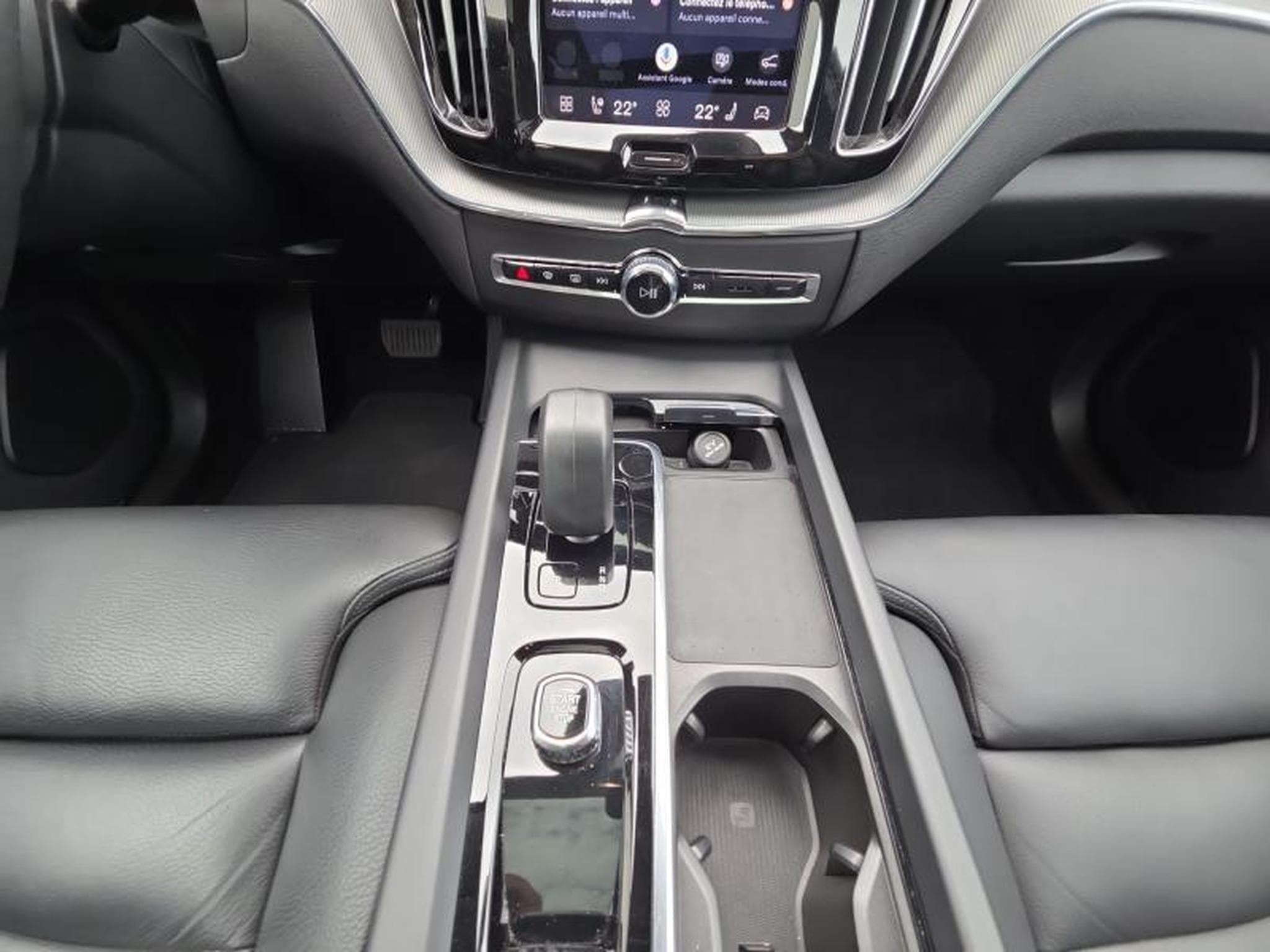 Volvo XC60 B4 Plus Dark / Essence (2023) - Photo 11
