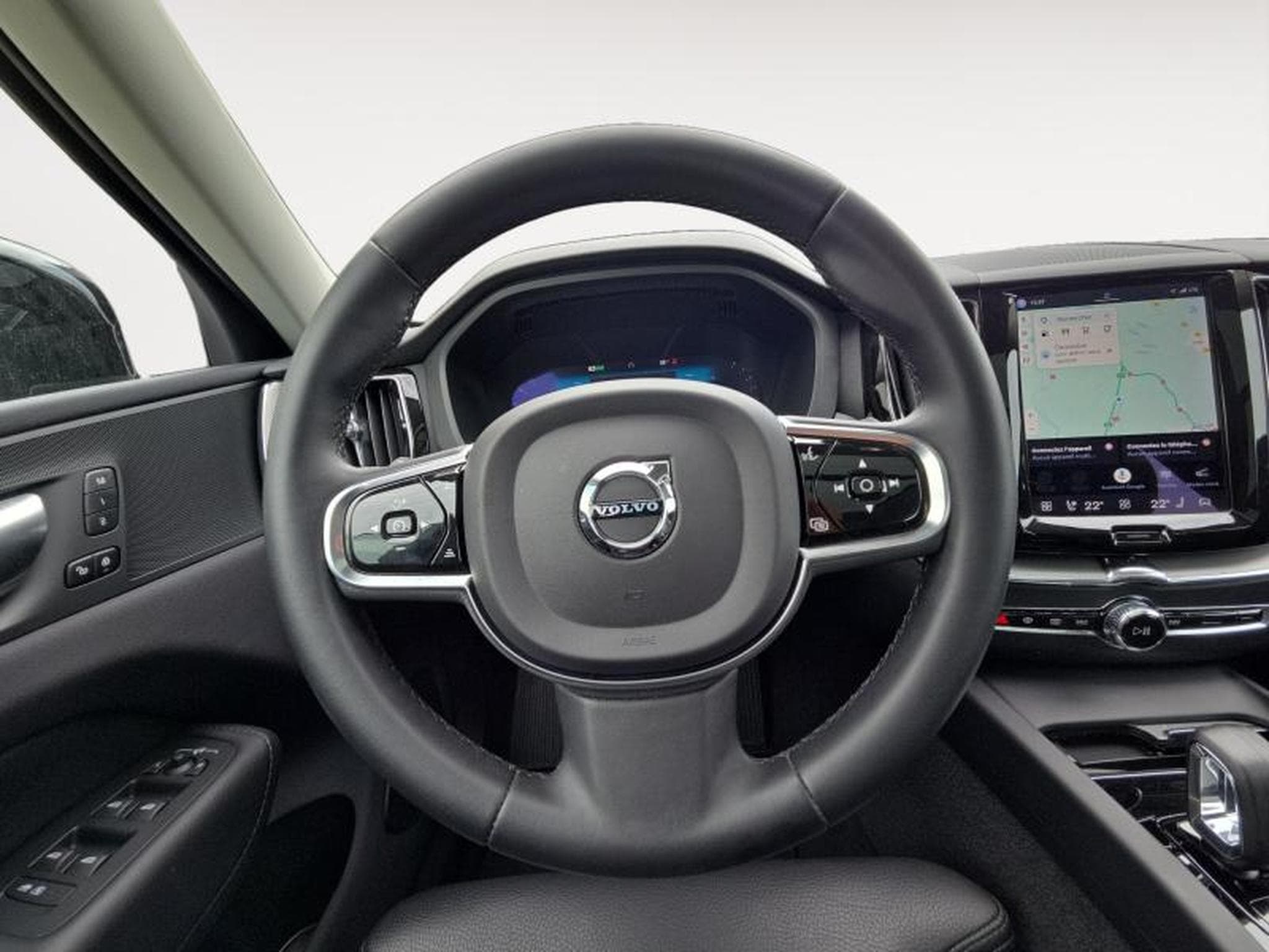 Volvo XC60 B4 Plus Dark / Essence (2023) - Photo 12