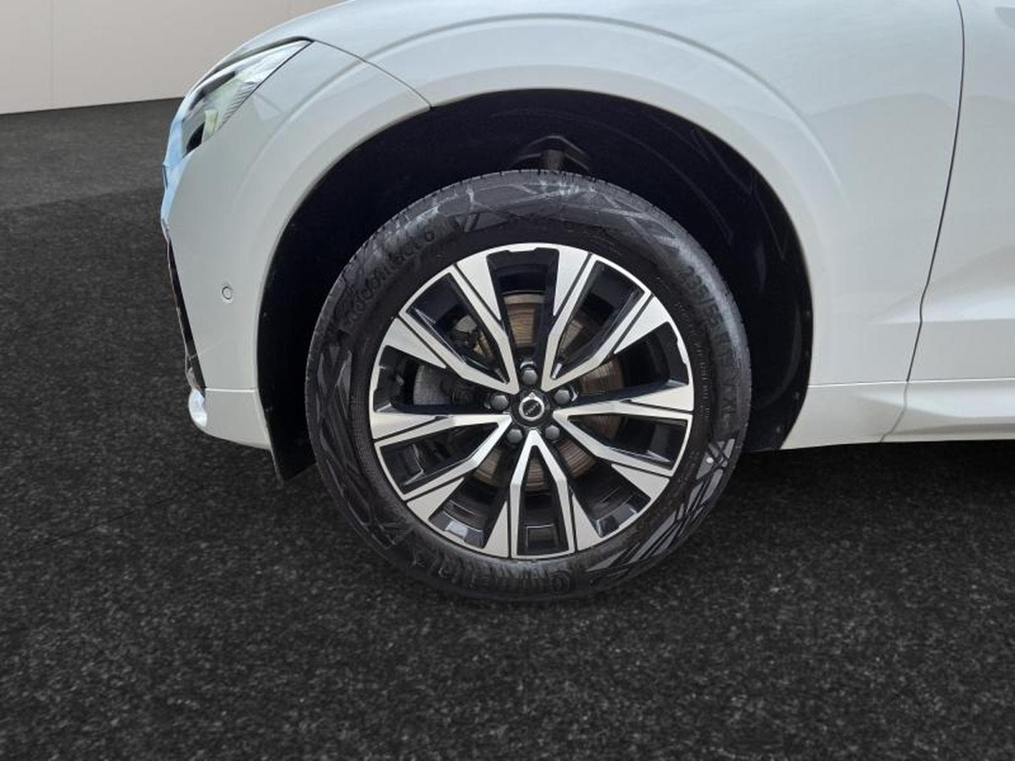 Volvo XC60 B4 Plus Dark / Essence (2023) - Photo 14