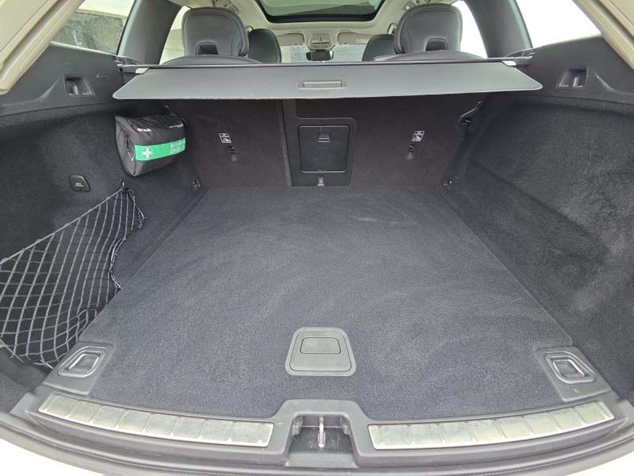Volvo XC60 B4 Plus Dark / Essence (2023) - Photo 19