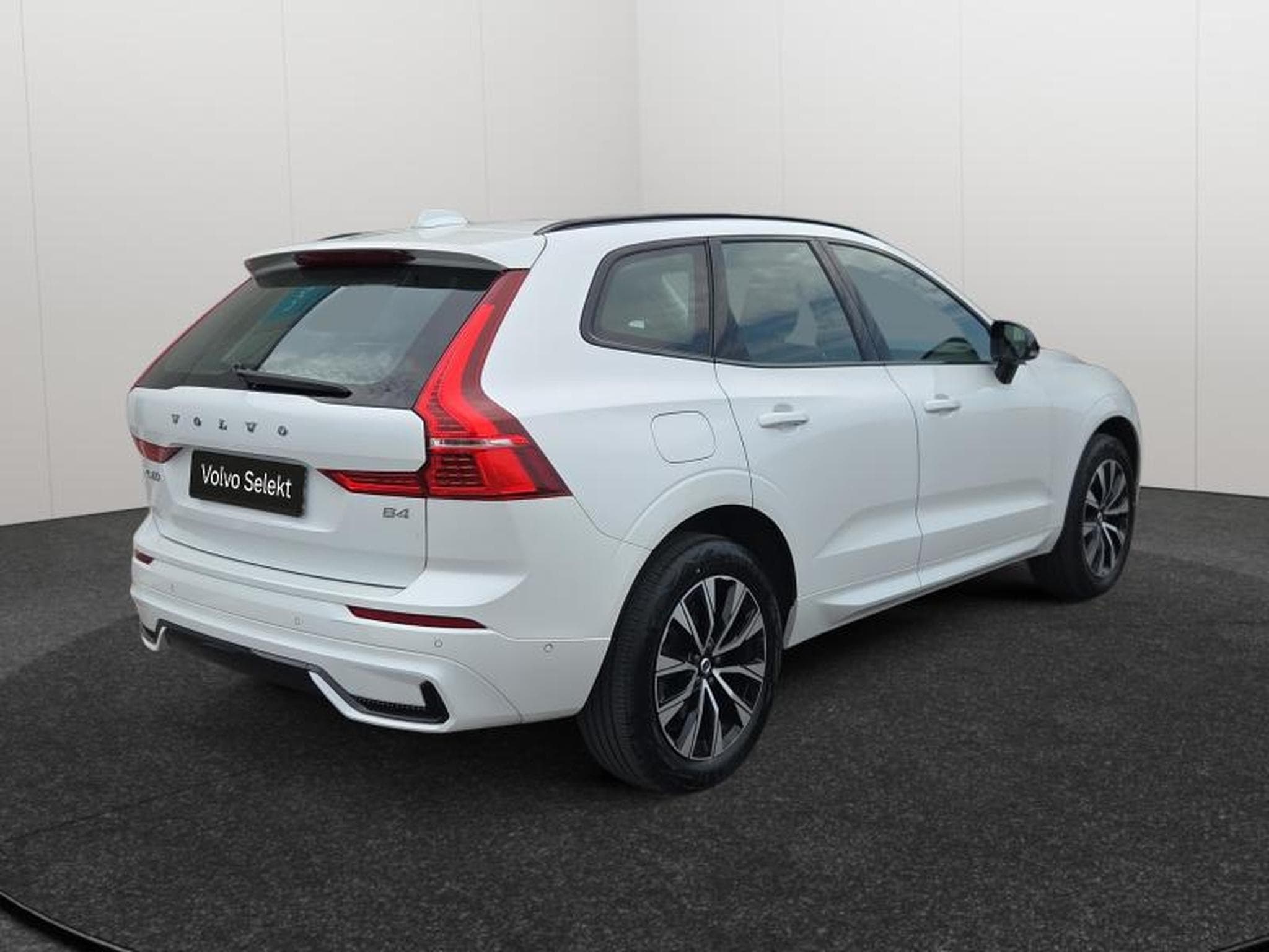Volvo XC60 B4 Plus Dark / Essence (2023) - Photo 2