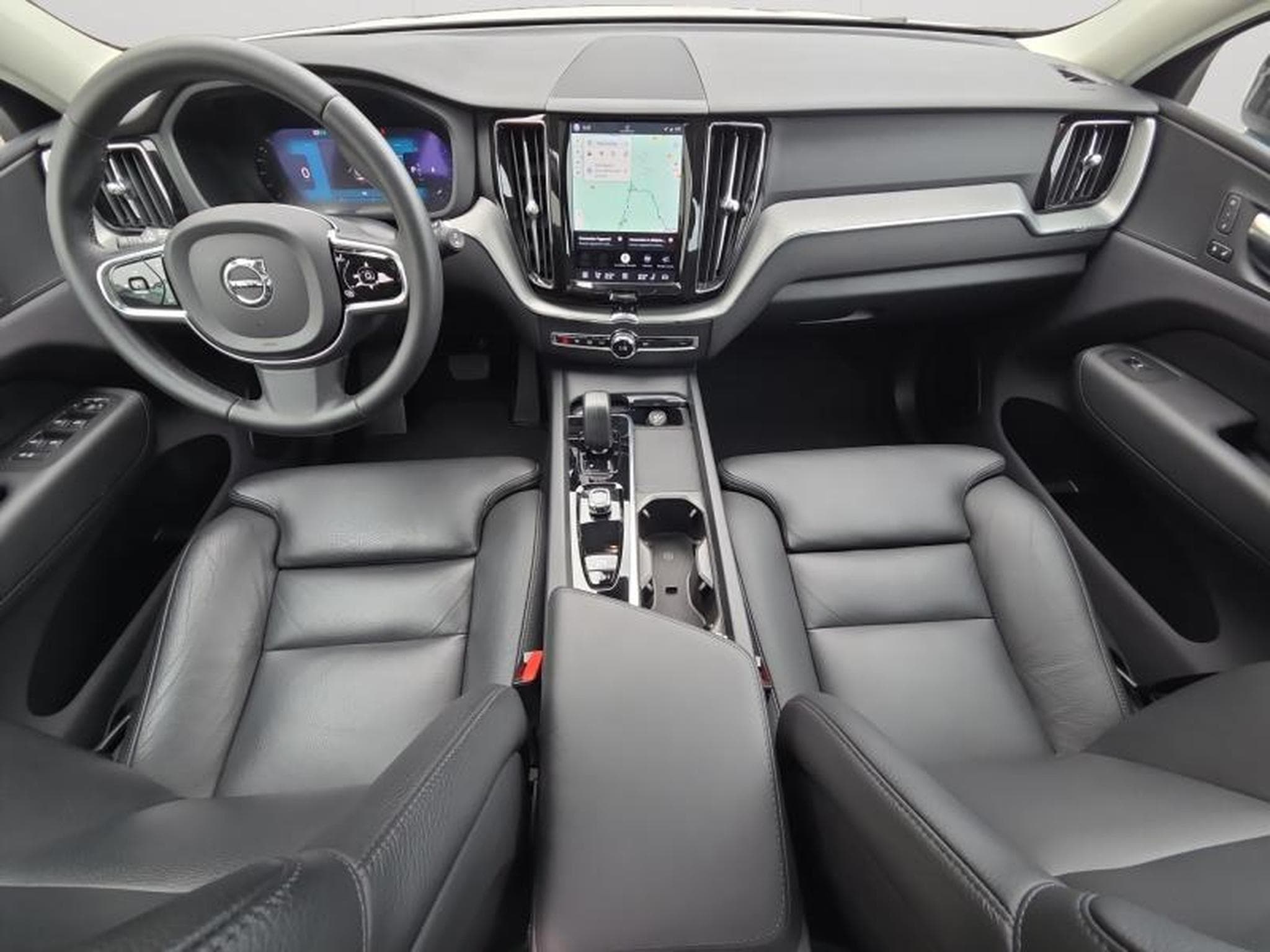 Volvo XC60 B4 Plus Dark / Essence (2023) - Photo 3