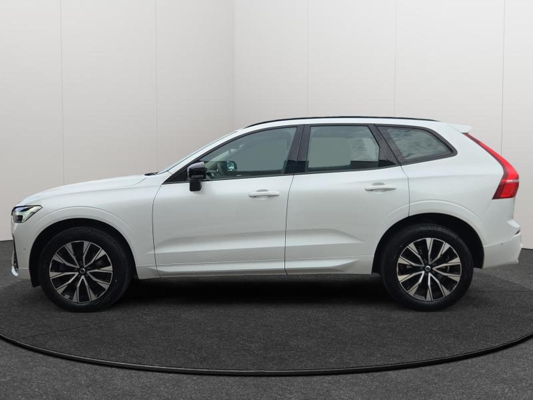 Volvo XC60 B4 Plus Dark / Essence (2023) - Photo 4