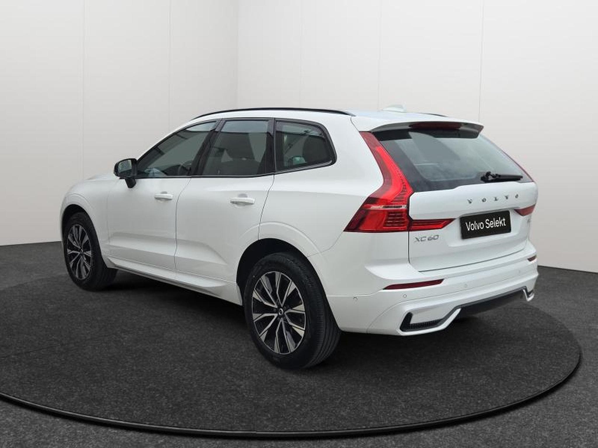 Volvo XC60 B4 Plus Dark / Essence (2023) - Photo 5