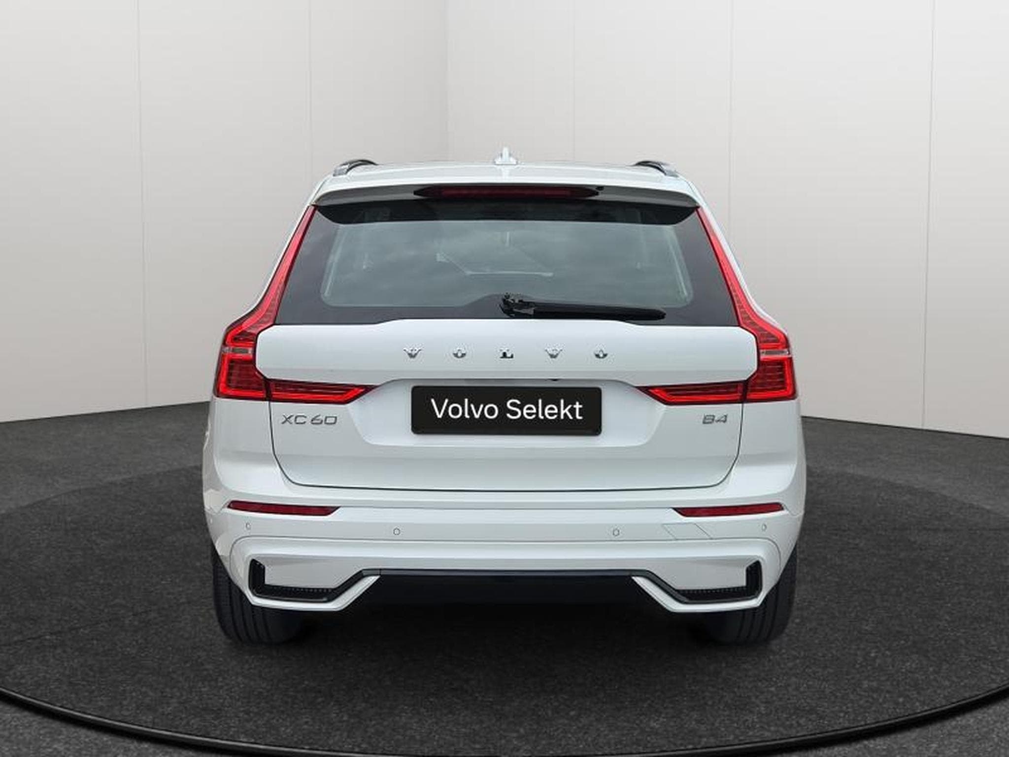 Volvo XC60 B4 Plus Dark / Essence (2023) - Photo 6