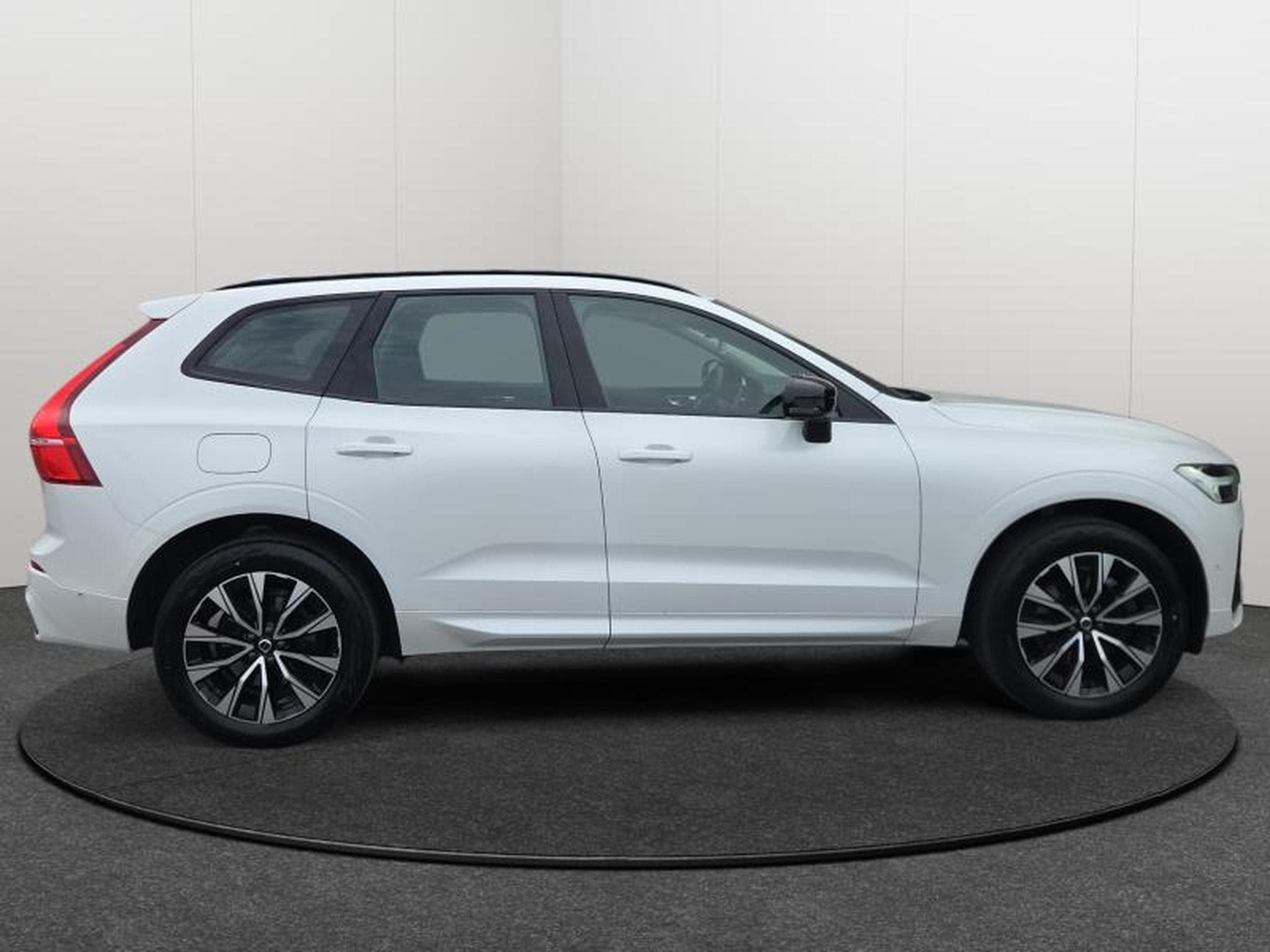 Volvo XC60 B4 Plus Dark / Essence (2023) - Photo 7
