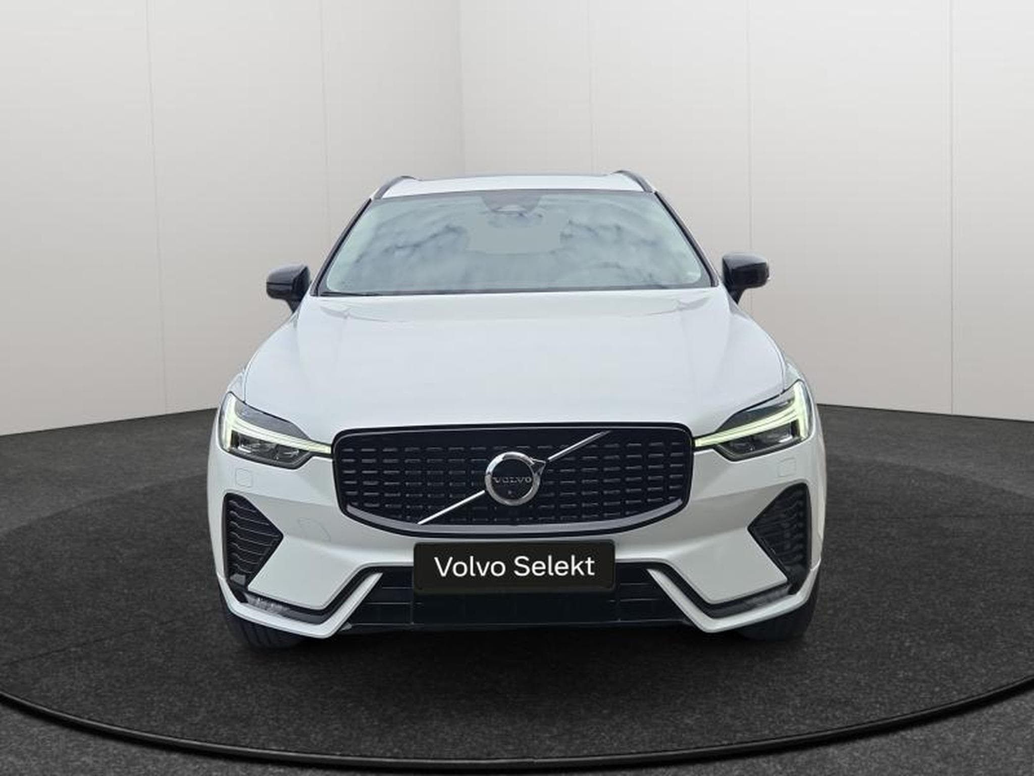 Volvo XC60 B4 Plus Dark / Essence (2023) - Photo 9