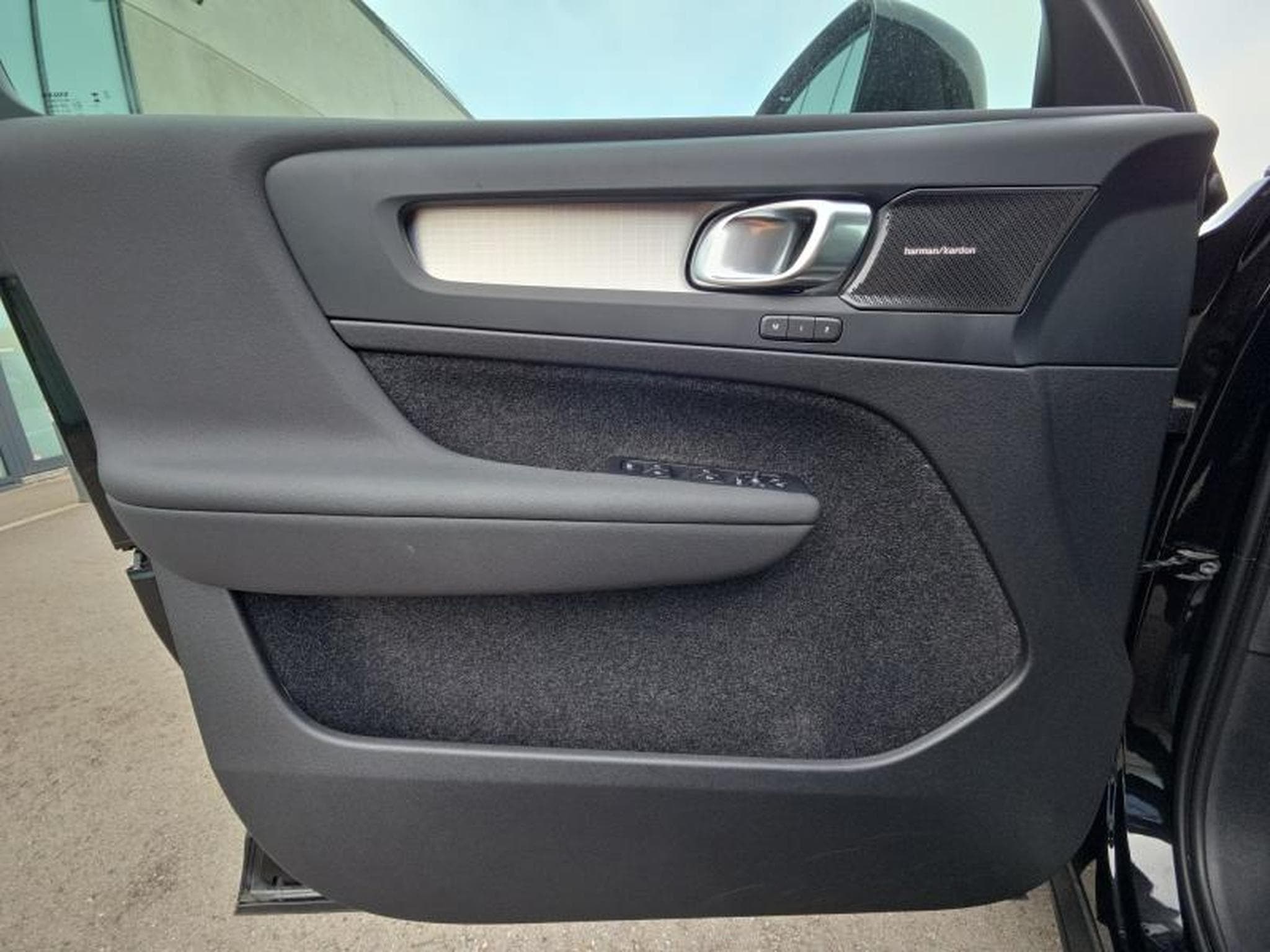 Volvo XC40 Plus (2023) - Photo 20