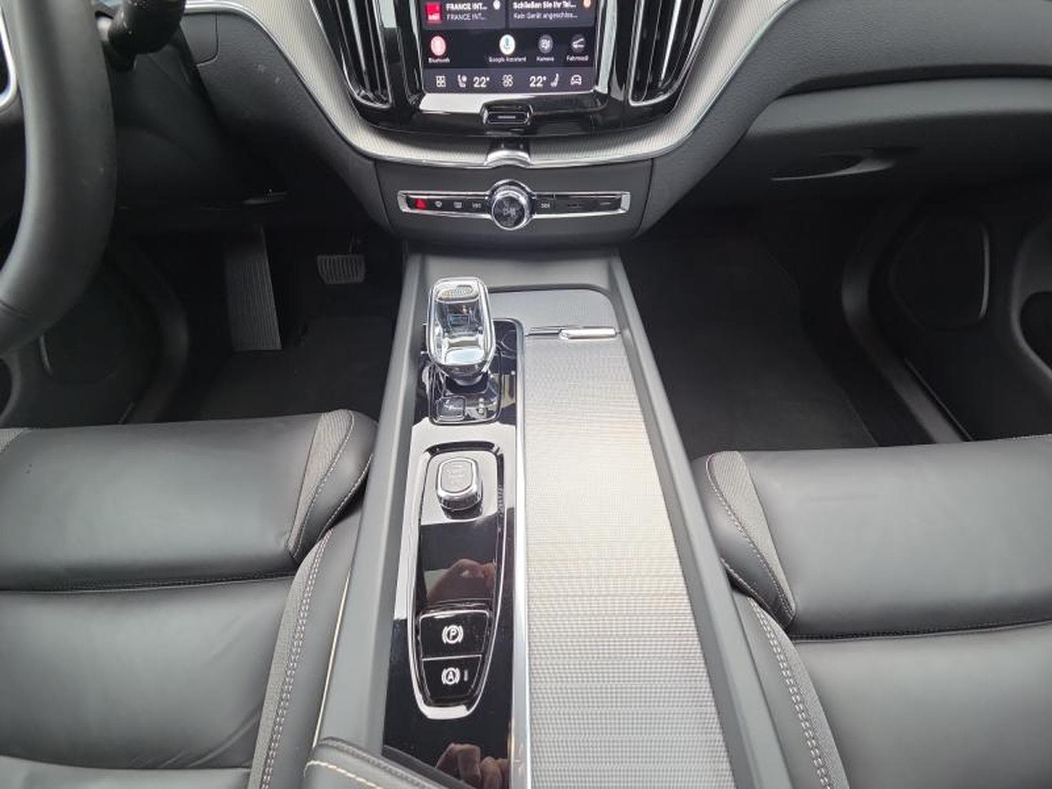 Volvo XC60 T8 Black Edition Plus / Hybride (2024) - Photo 11