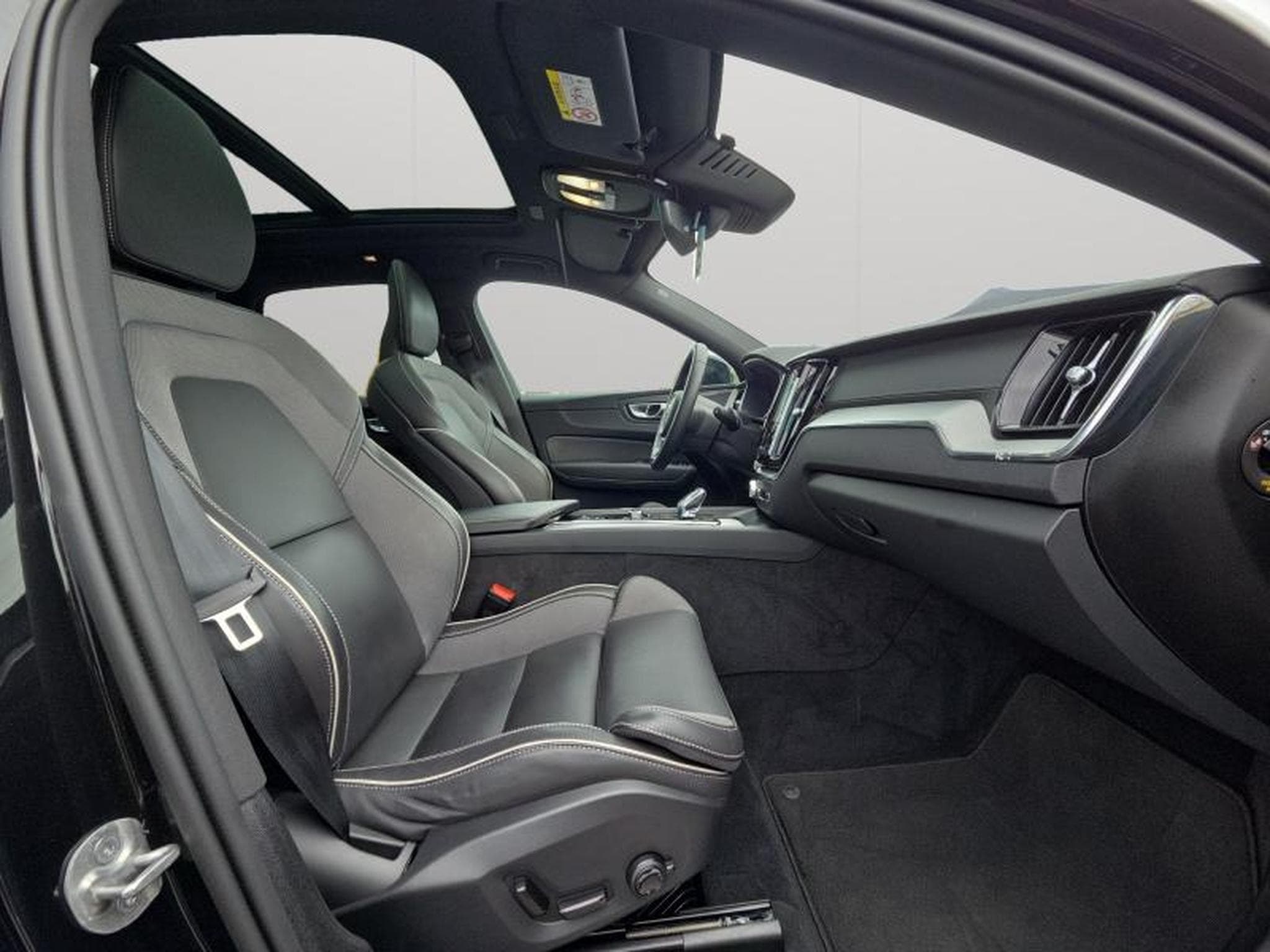 Volvo XC60 T8 Black Edition Plus / Hybride (2024) - Photo 15