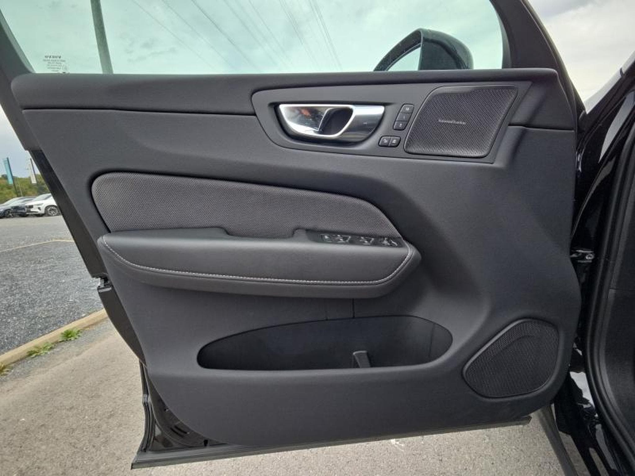 Volvo XC60 T8 Black Edition Plus / Hybride (2024) - Photo 20