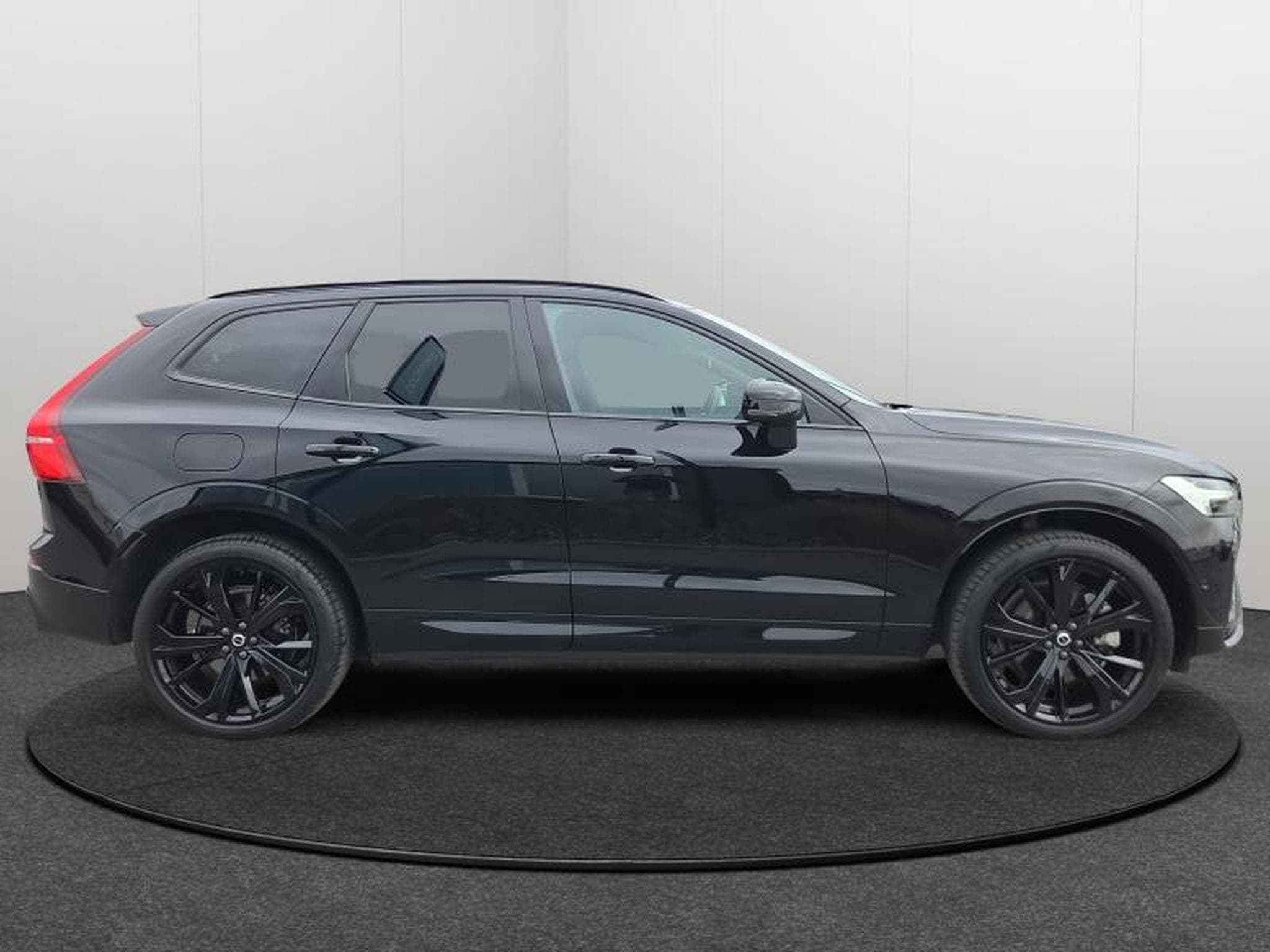 Volvo XC60 T8 Black Edition Plus / Hybride (2024) - Photo 6