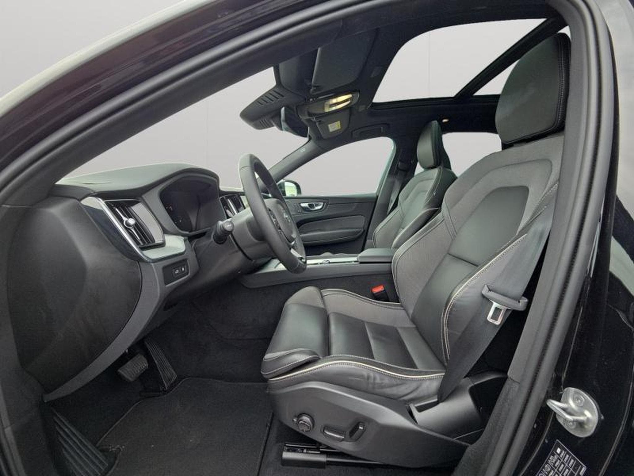 Volvo XC60 T8 Black Edition Plus / Hybride (2024) - Photo 9