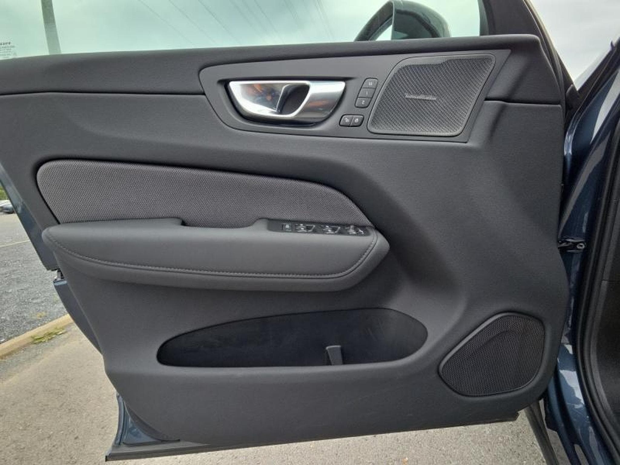 Volvo XC60 FACELIFT B5 AWD Black Edition Plus 2026 / Essence (2025) - Photo 20