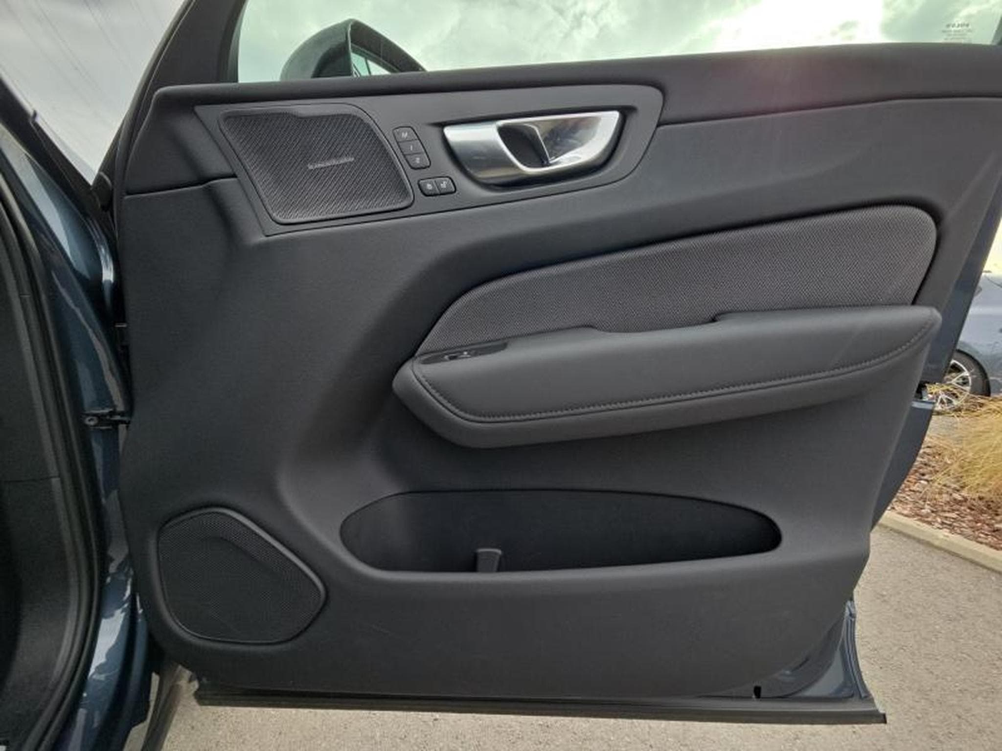 Volvo XC60 FACELIFT B5 AWD Black Edition Plus 2026 / Essence (2025) - Photo 21
