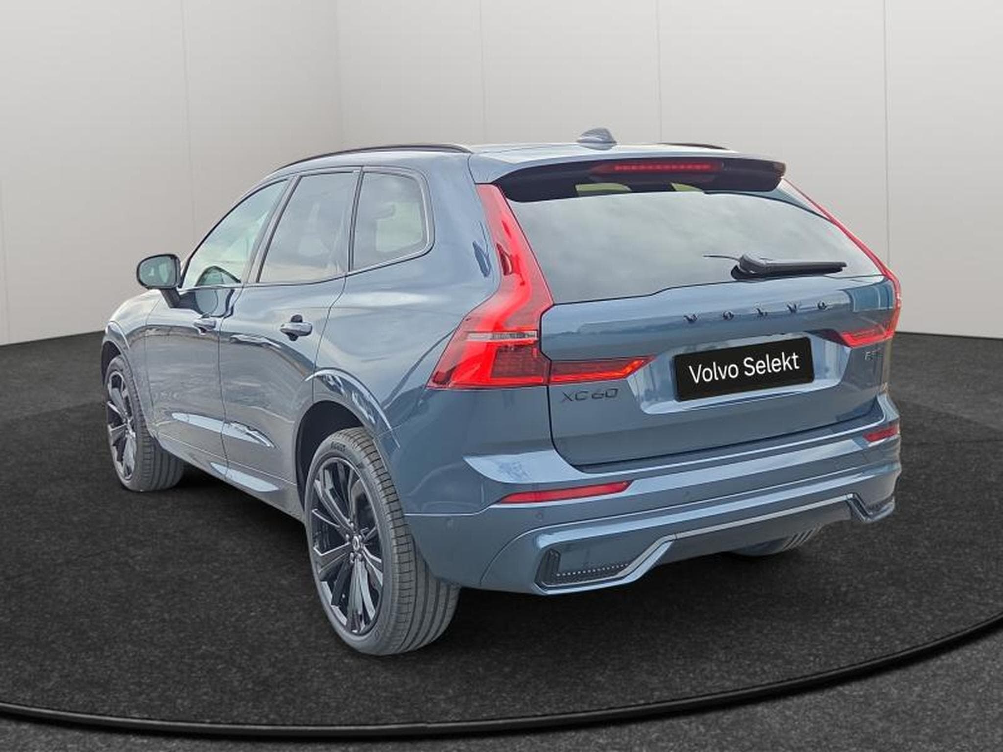 Volvo XC60 FACELIFT B5 AWD Black Edition Plus 2026 / Essence (2025) - Photo 3