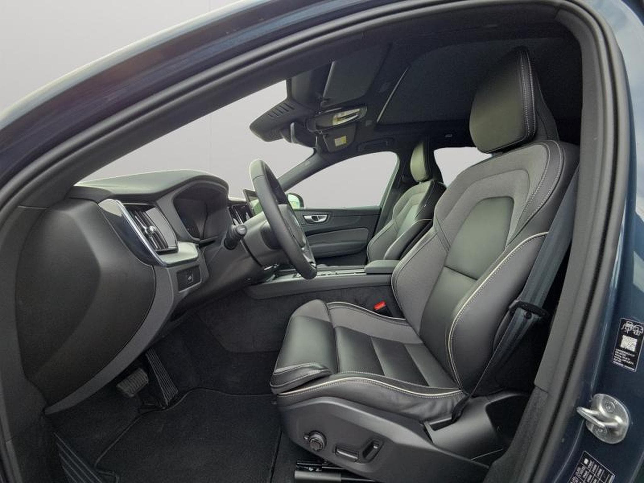 Volvo XC60 FACELIFT B5 AWD Black Edition Plus 2026 / Essence (2025) - Photo 9