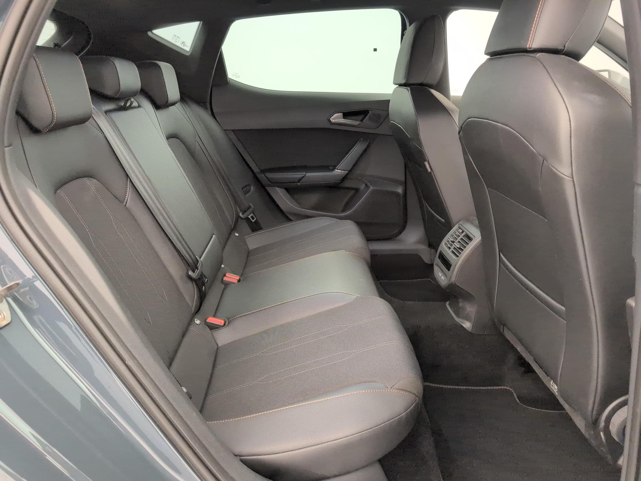Cupra Leon 1.5 eTSI Hybrid 150 ch DSG7 V (2025) - Foto 10