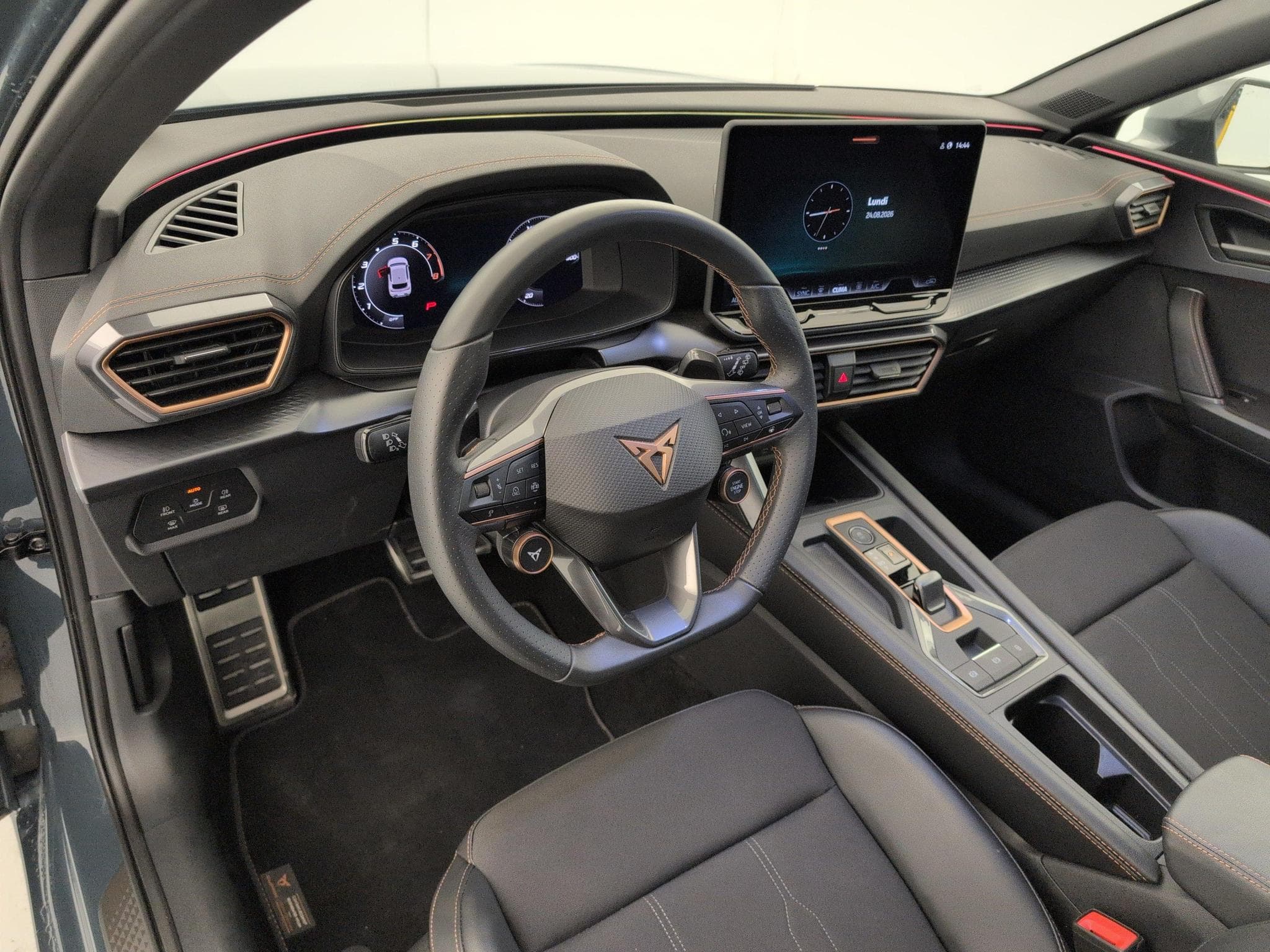 Cupra Leon 1.5 eTSI Hybrid 150 ch DSG7 V (2025) - Foto 15