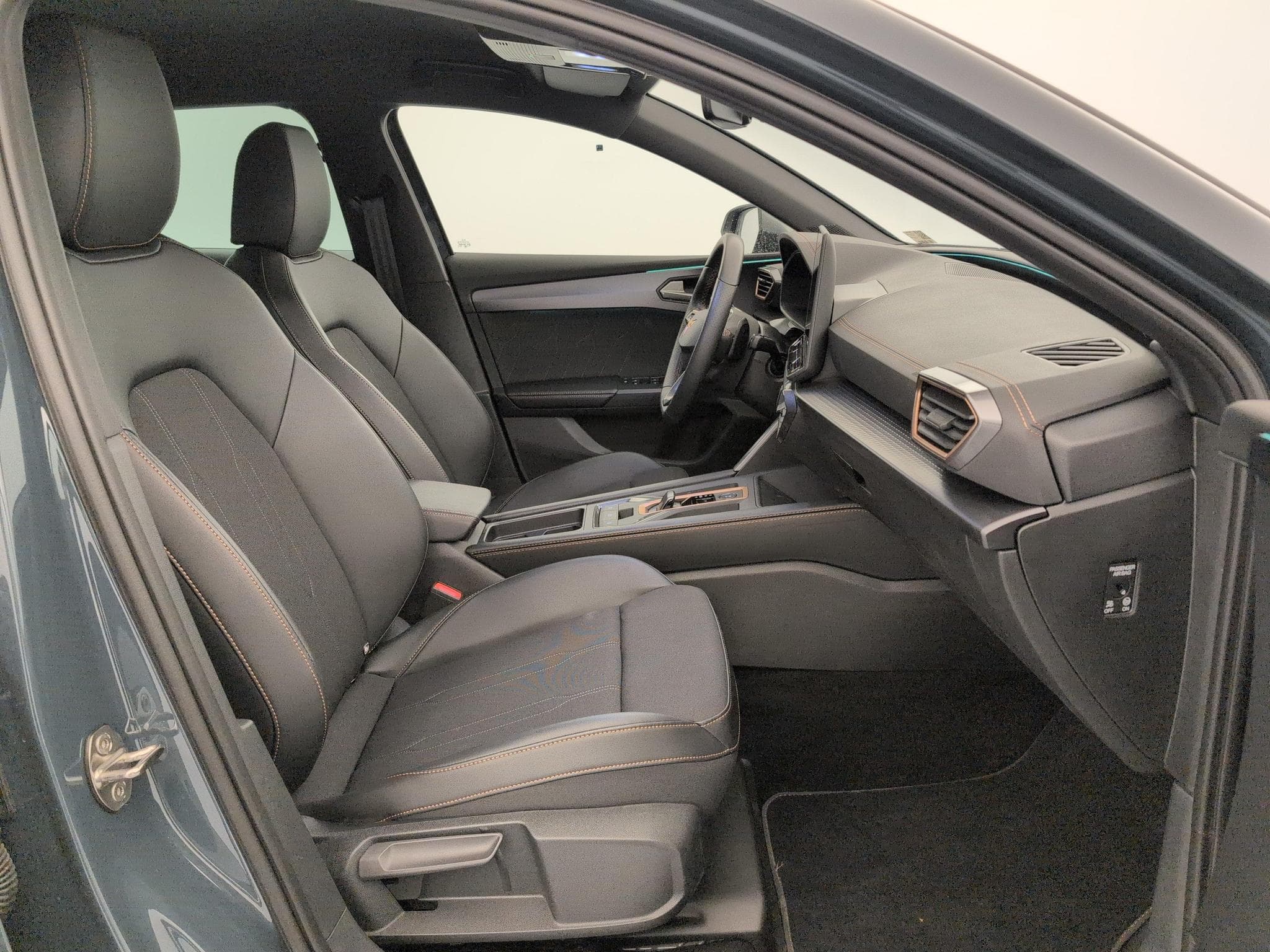 Cupra Leon 1.5 eTSI Hybrid 150 ch DSG7 V (2025) - Foto 9
