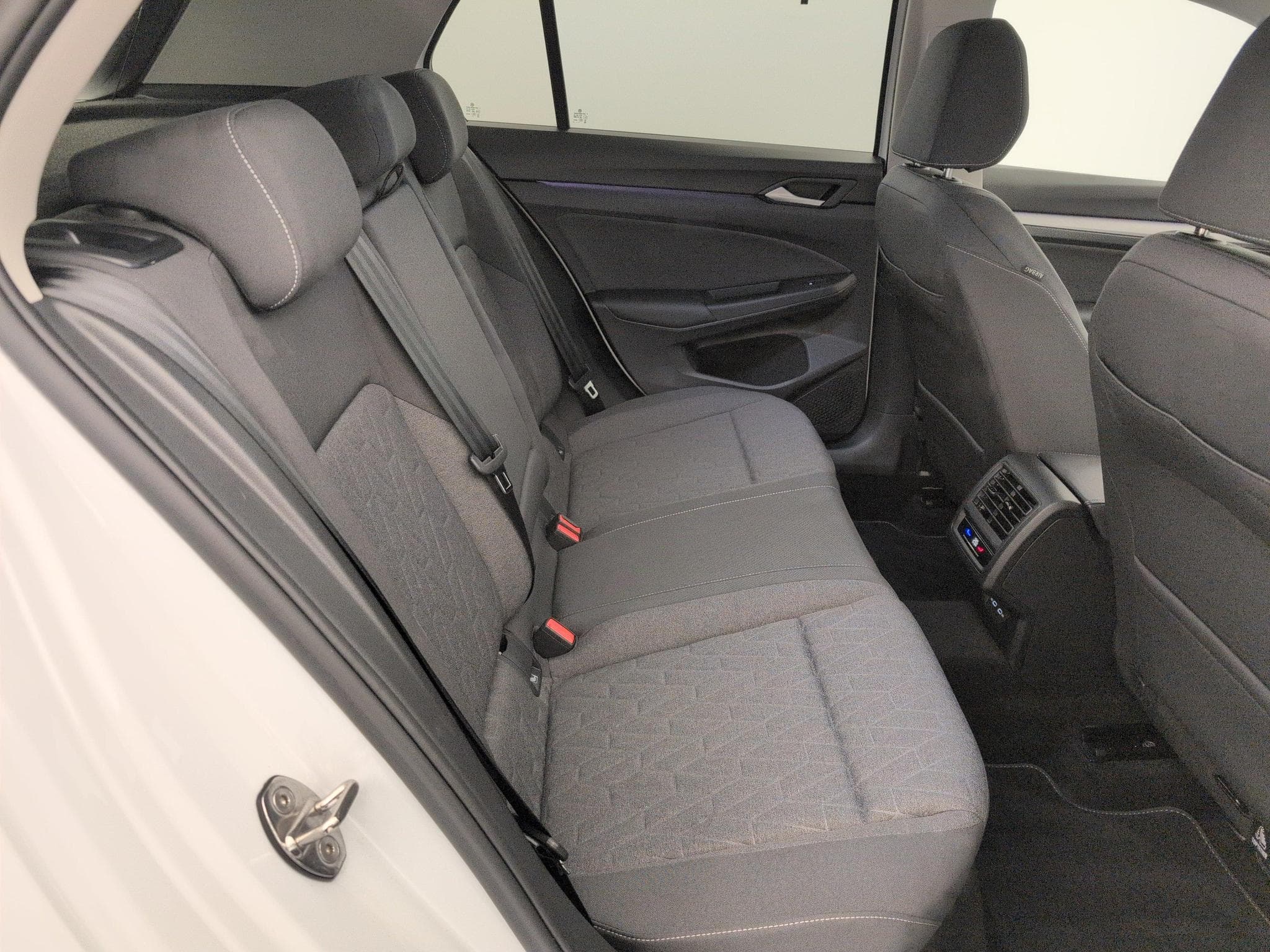 VW GOLF 8 1.5 eTSI EVO2 116 DSG7 Life Plus (2025) - Foto 4