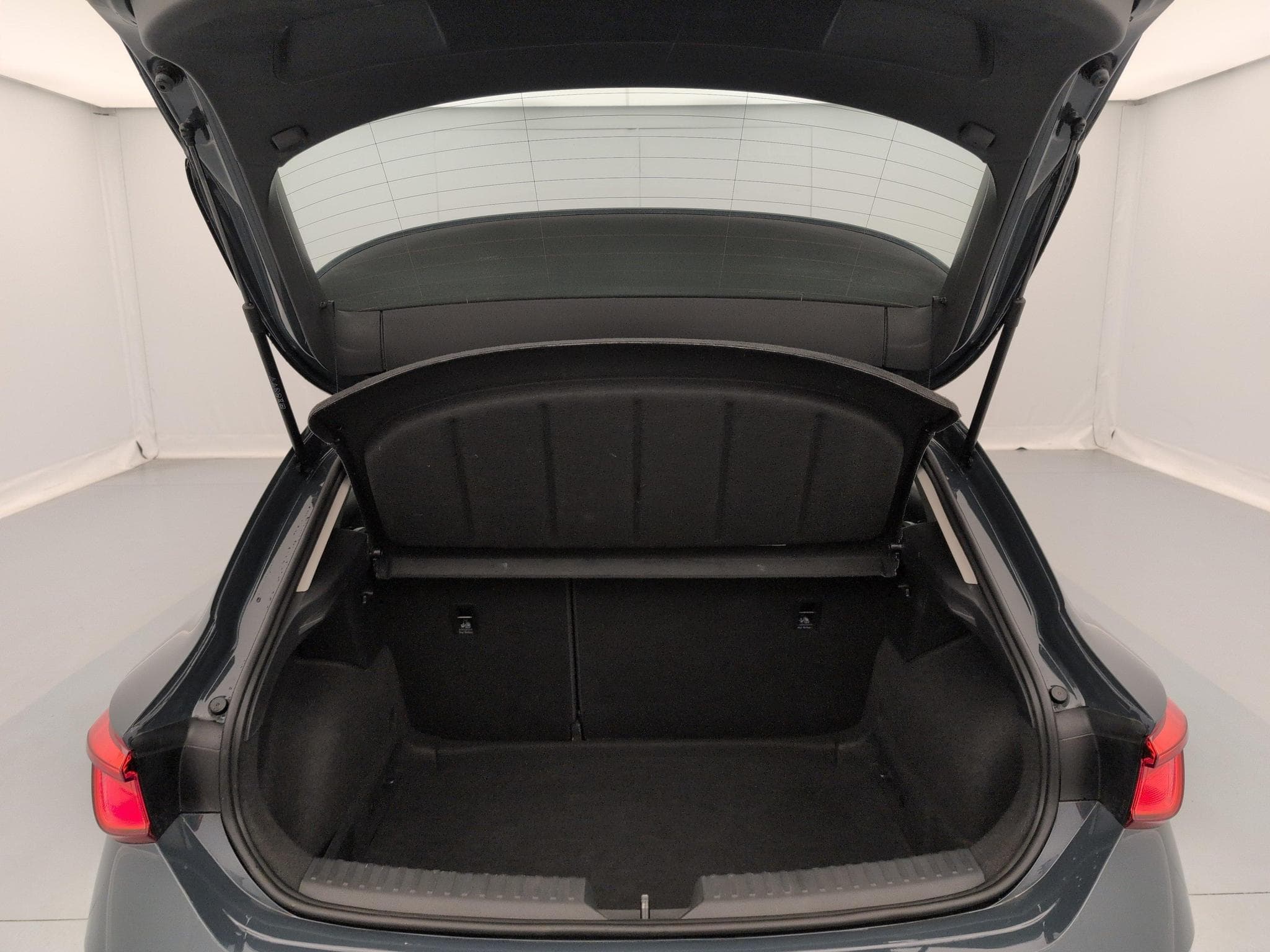 Seat Leon 1.5 eTSI Hybrid 115 DSG7 Business (2025) - Foto 11