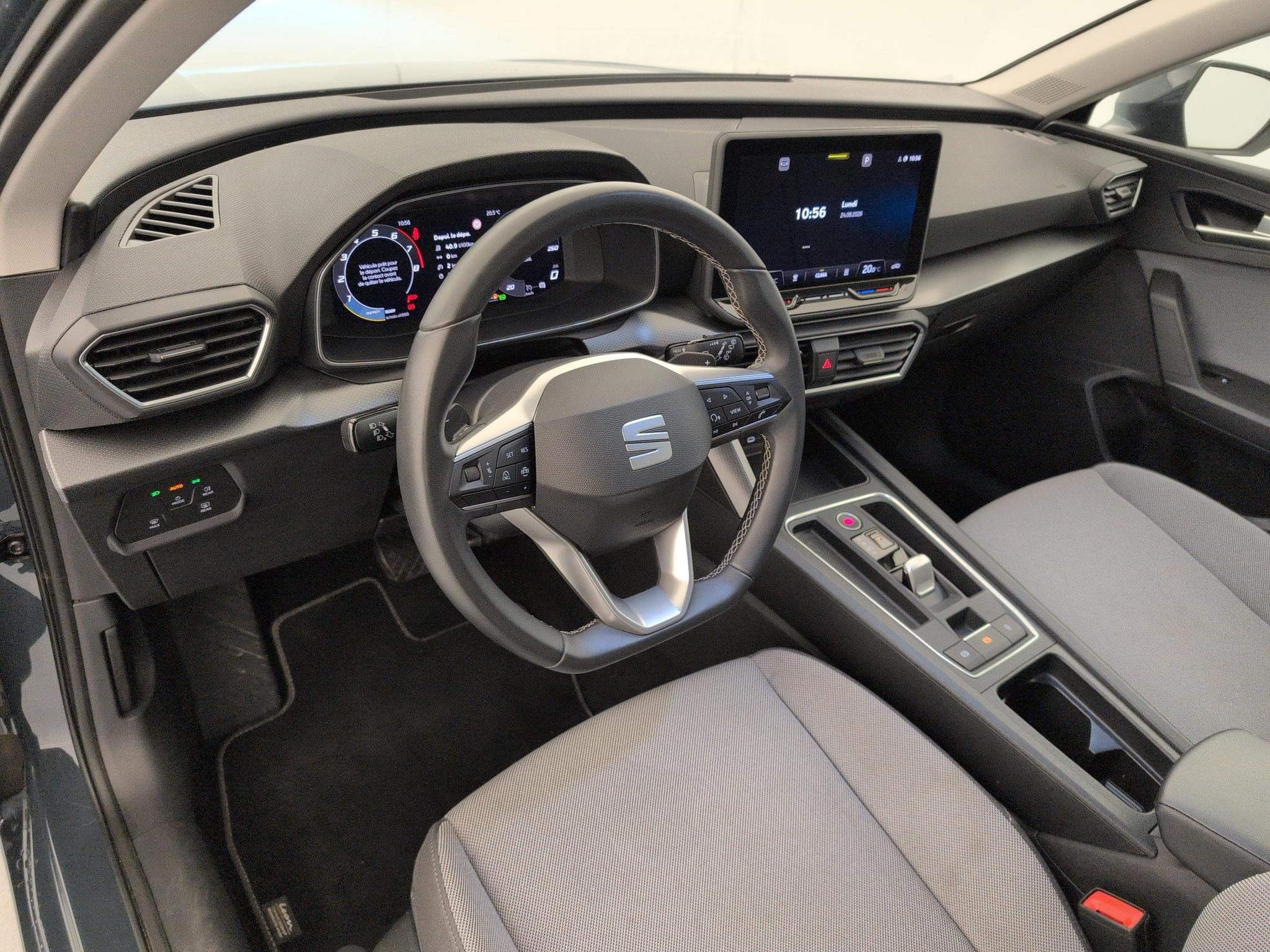 Seat Leon 1.5 eTSI Hybrid 115 DSG7 Business (2025) - Foto 15