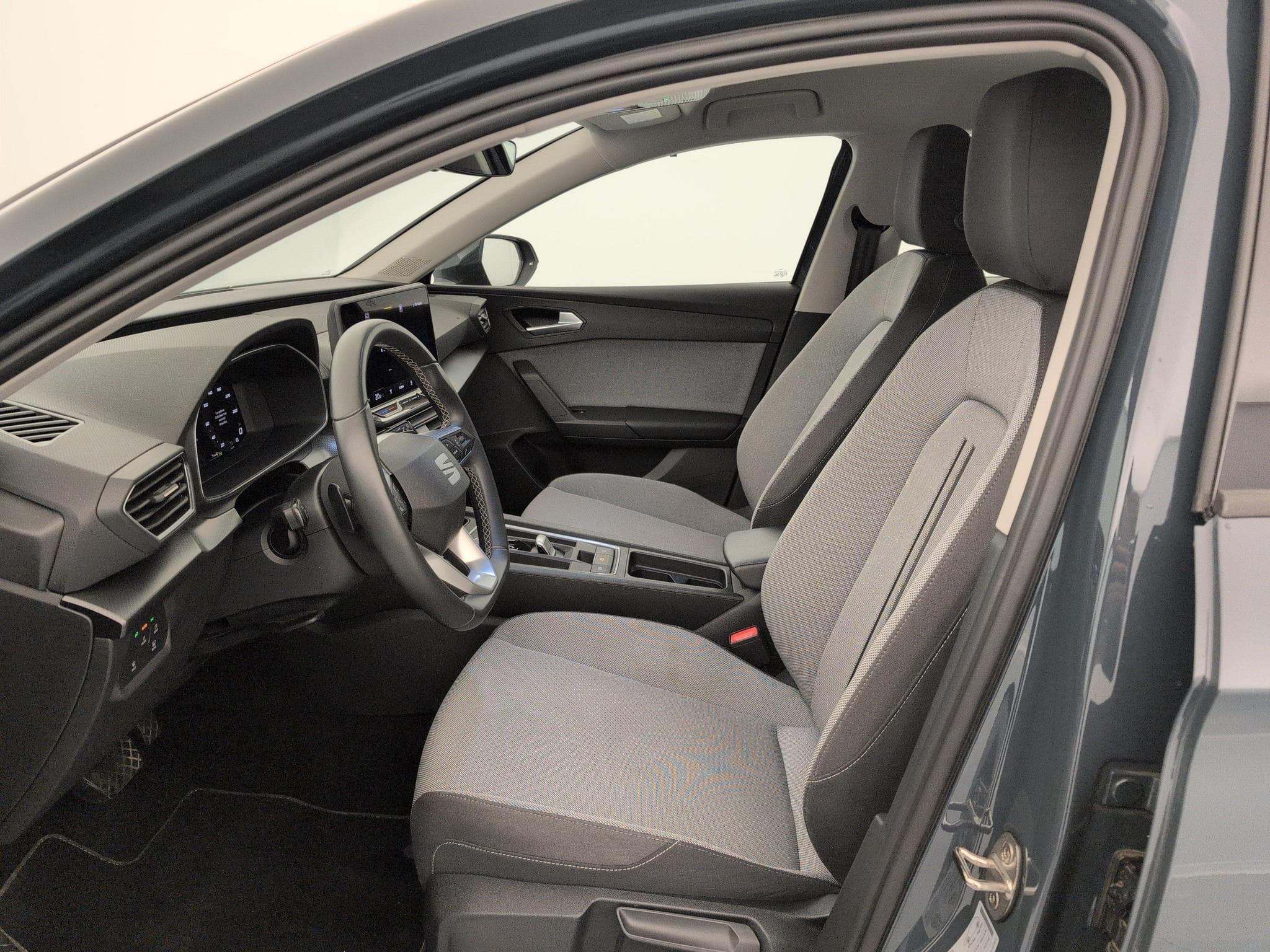 Seat Leon 1.5 eTSI Hybrid 115 DSG7 Business (2025) - Foto 16