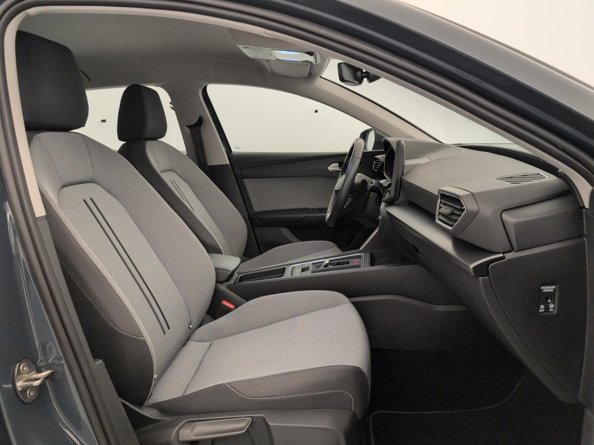 Seat Leon 1.5 eTSI Hybrid 115 DSG7 Business (2025) - Foto 9