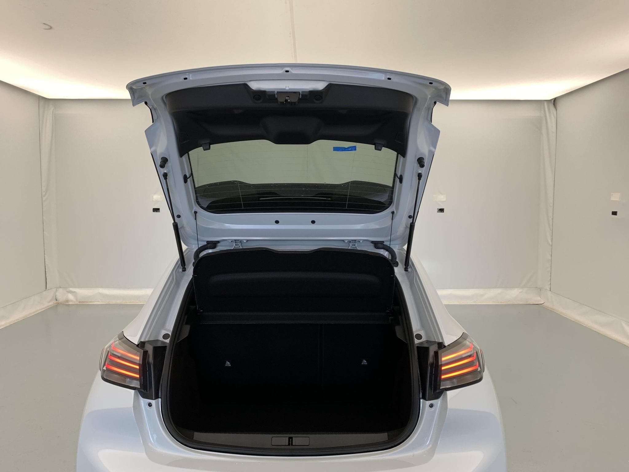 Peugeot 208 Hybrid 110 ch e-DCS6 Allure (2026) - Foto 9