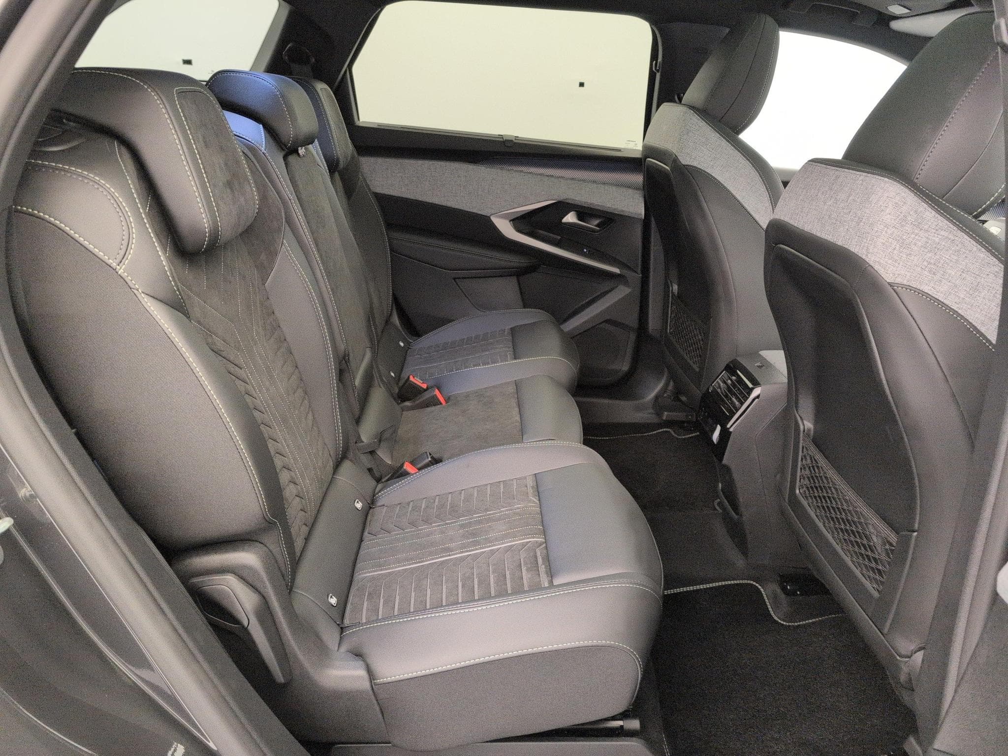 Peugeot 5008 Hybrid 145 e-DCS6 GT (2026) - Foto 10