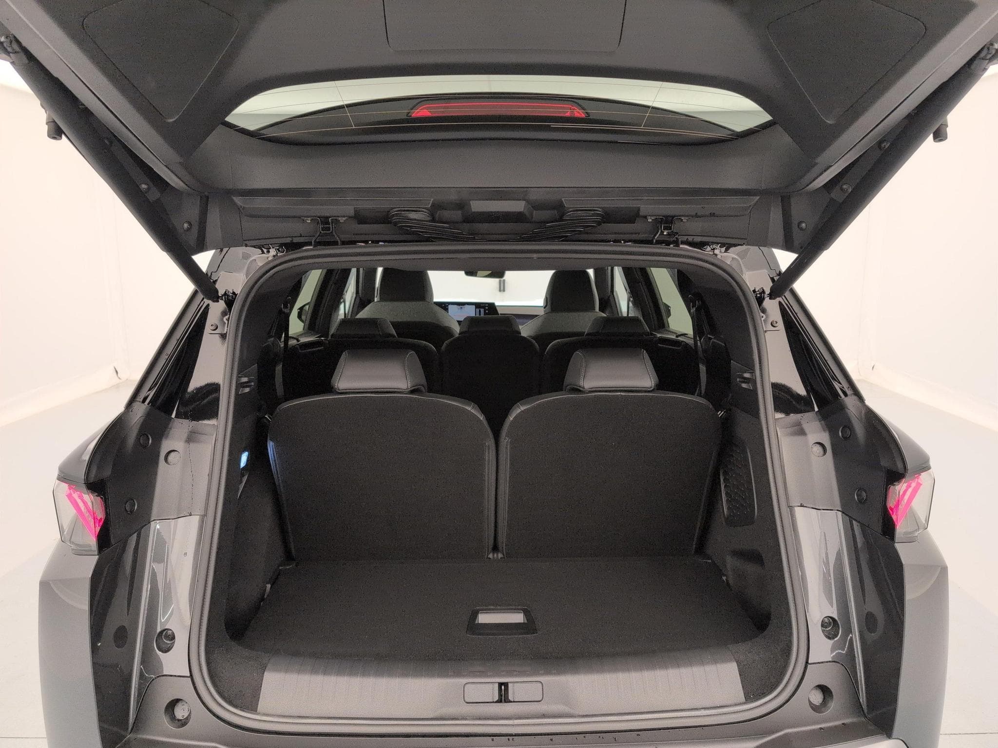 Peugeot 5008 Hybrid 145 e-DCS6 GT (2026) - Foto 11