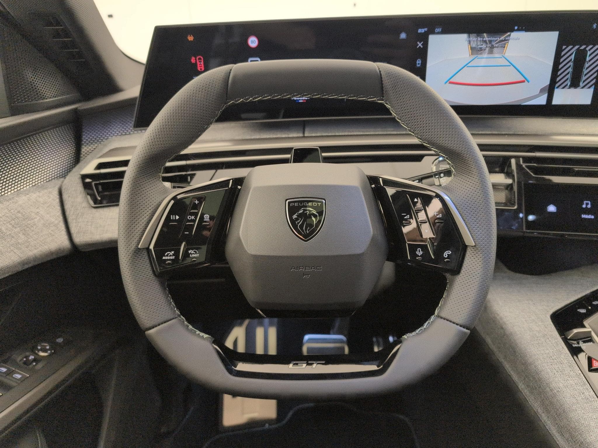 Peugeot 5008 Hybrid 145 e-DCS6 GT (2026) - Foto 14