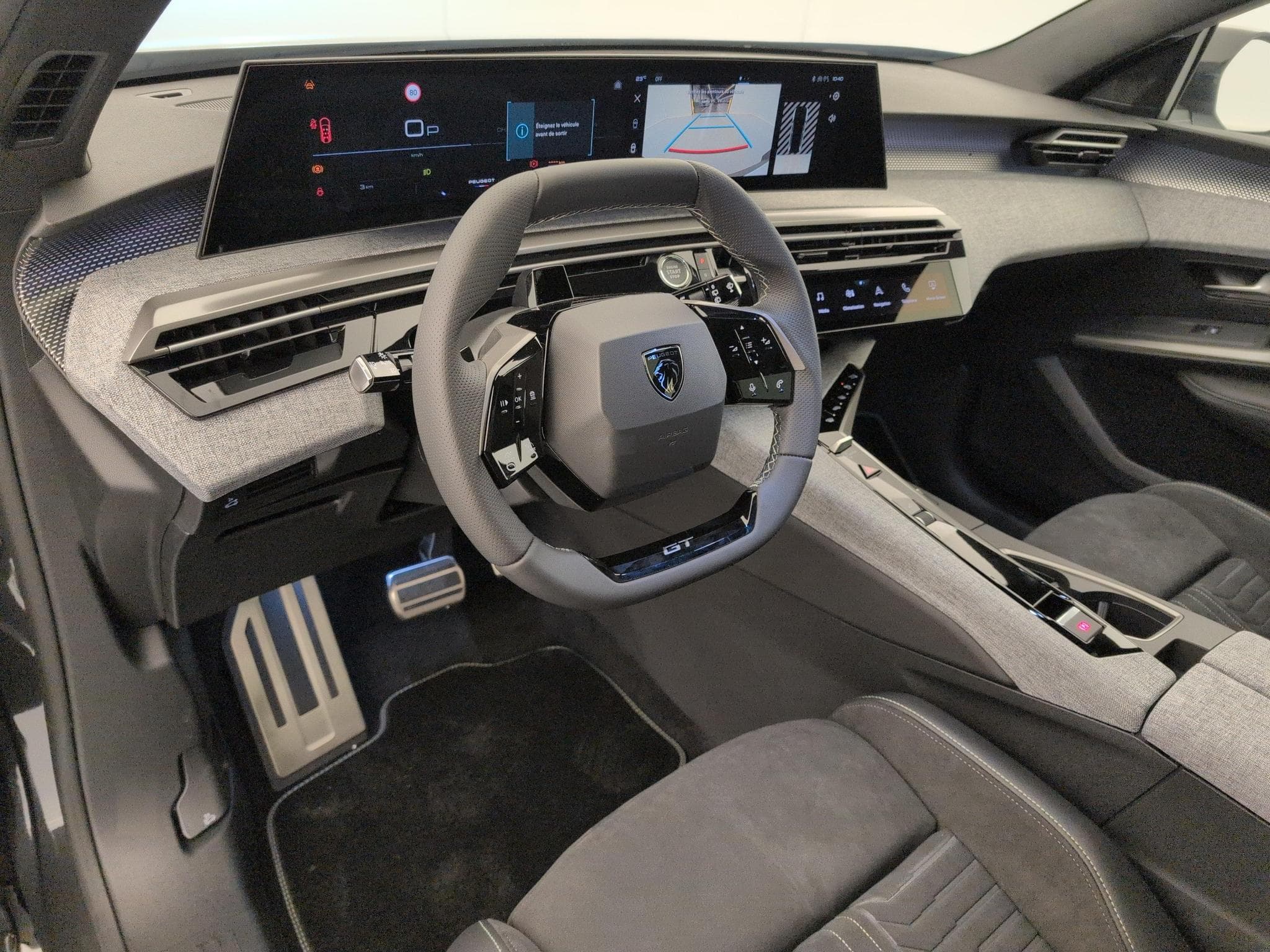 Peugeot 5008 Hybrid 145 e-DCS6 GT (2026) - Foto 15