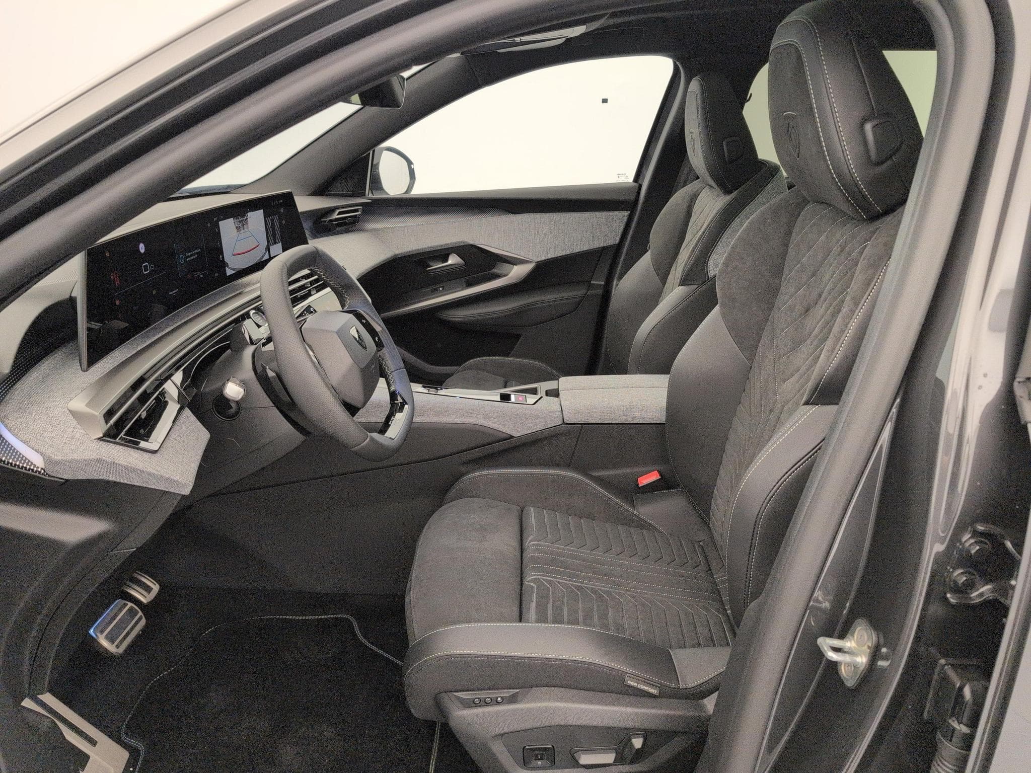 Peugeot 5008 Hybrid 145 e-DCS6 GT (2026) - Foto 16