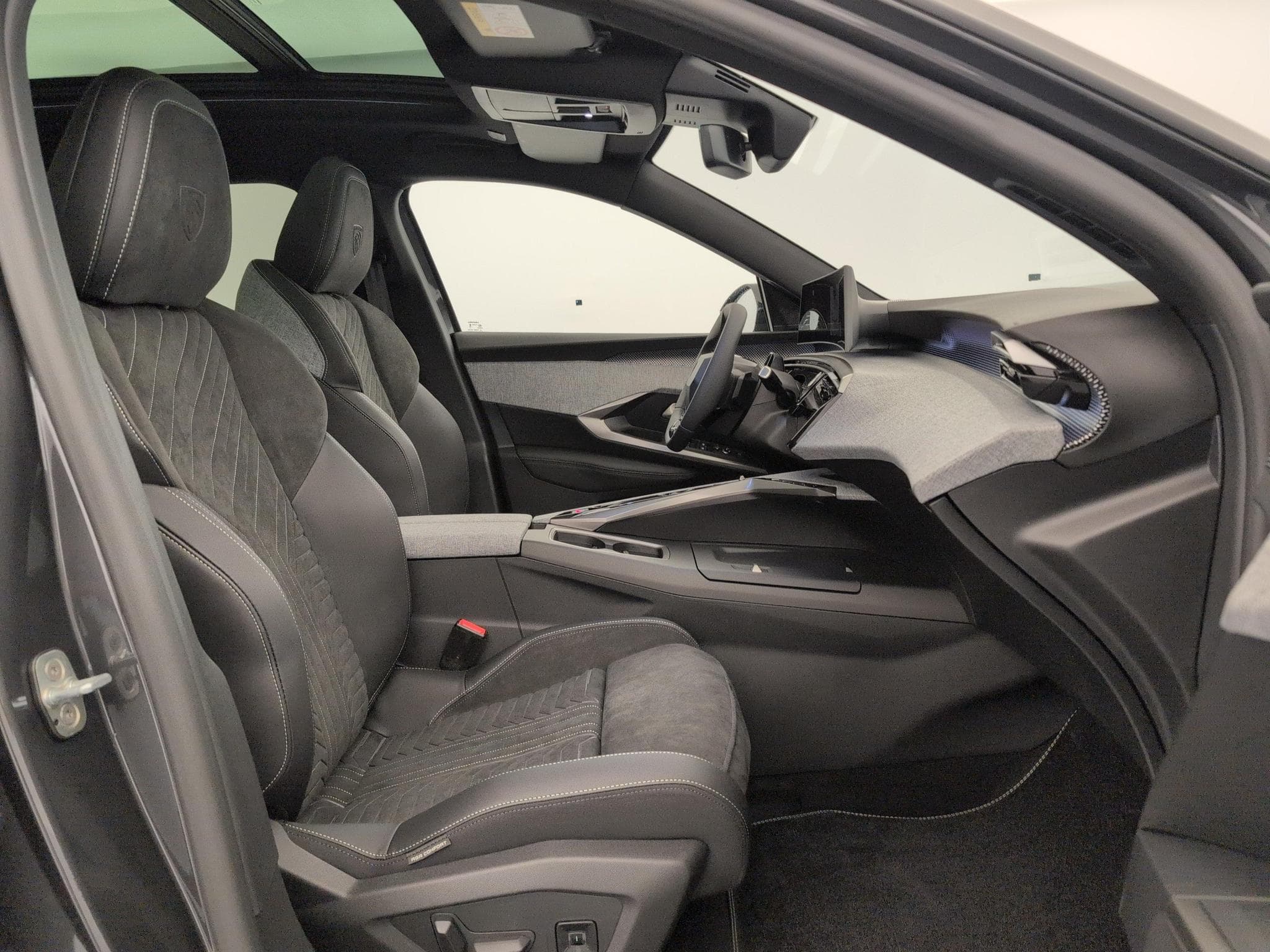 Peugeot 5008 Hybrid 145 e-DCS6 GT (2026) - Foto 9