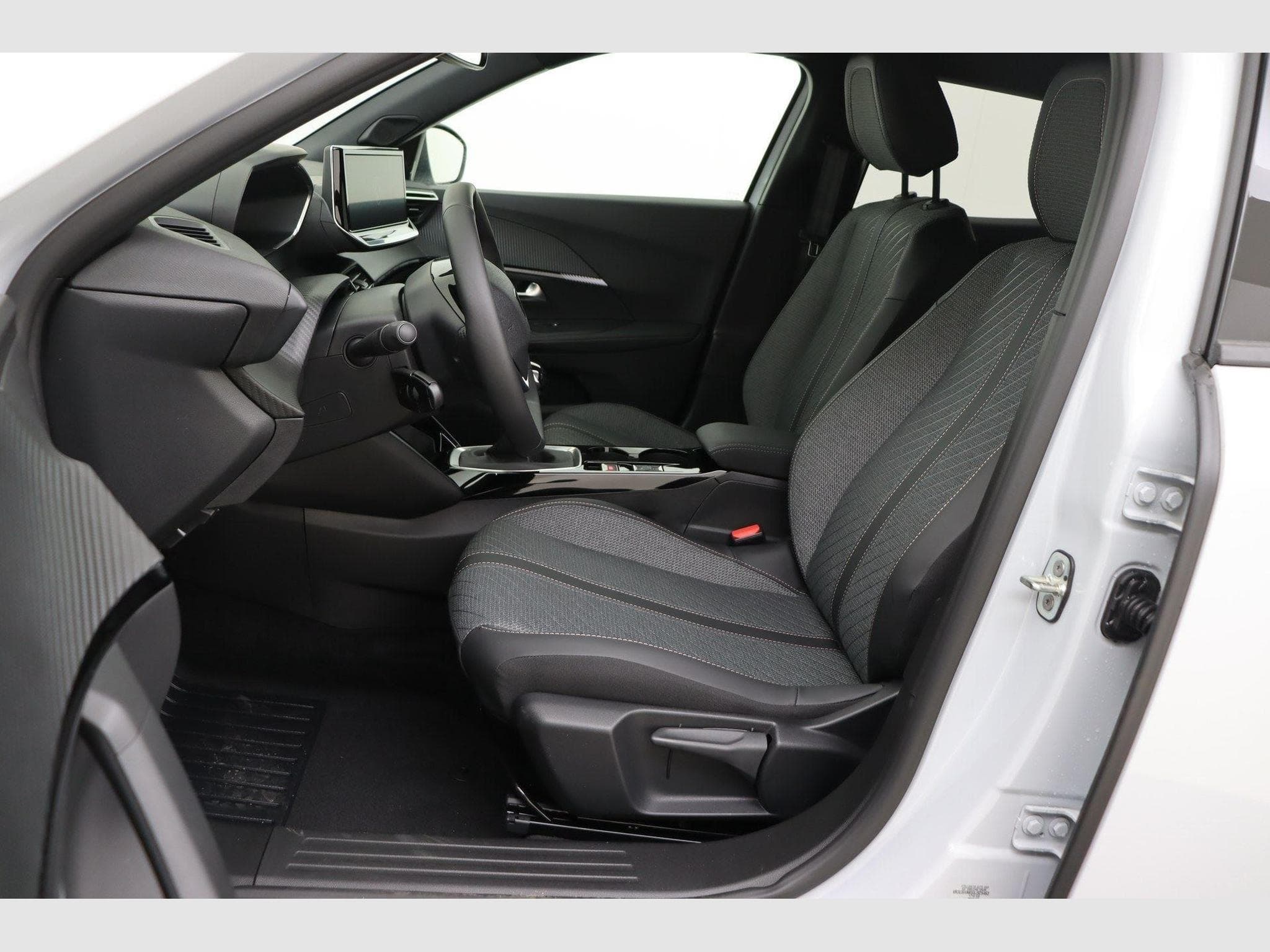 Peugeot 2008 Turbo 100 ch BVM6 Allure (2026) - Foto 13