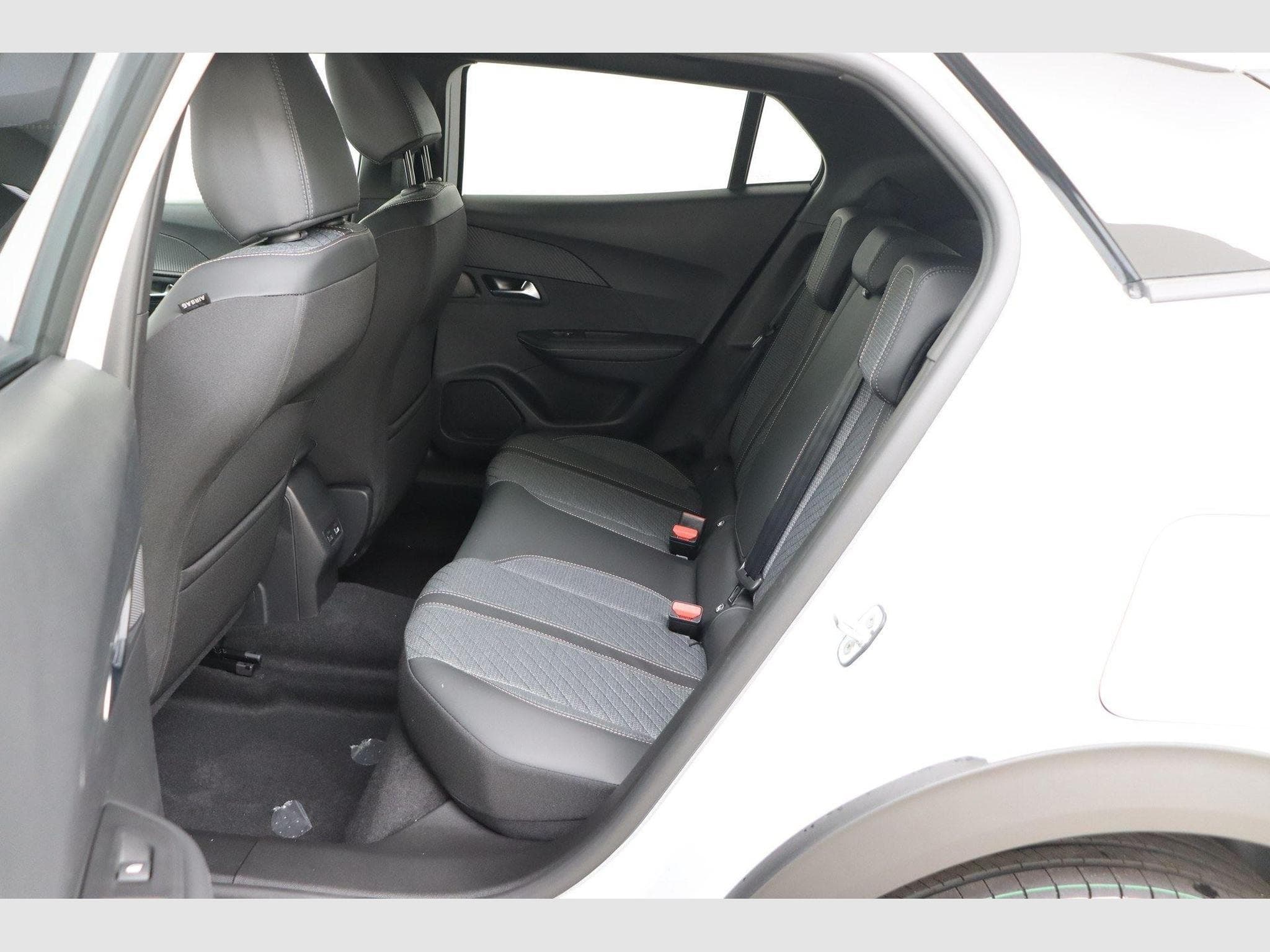 Peugeot 2008 Turbo 100 ch BVM6 Allure (2026) - Foto 14